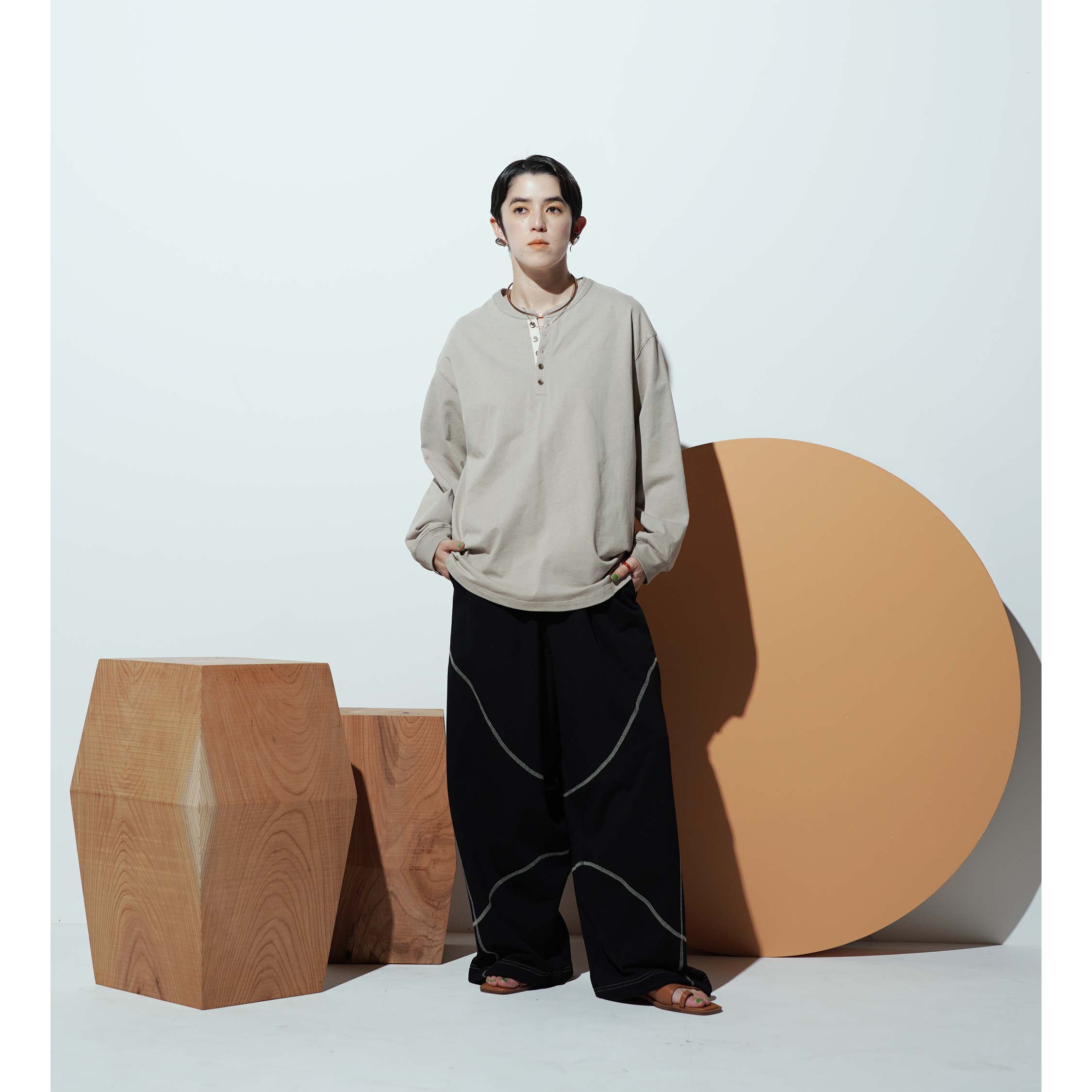 Bicolor Symmetry Game Stitch Design Sweat Pants | Color:Black【APHLOTUS_アプロタス】 | 217618_100_black