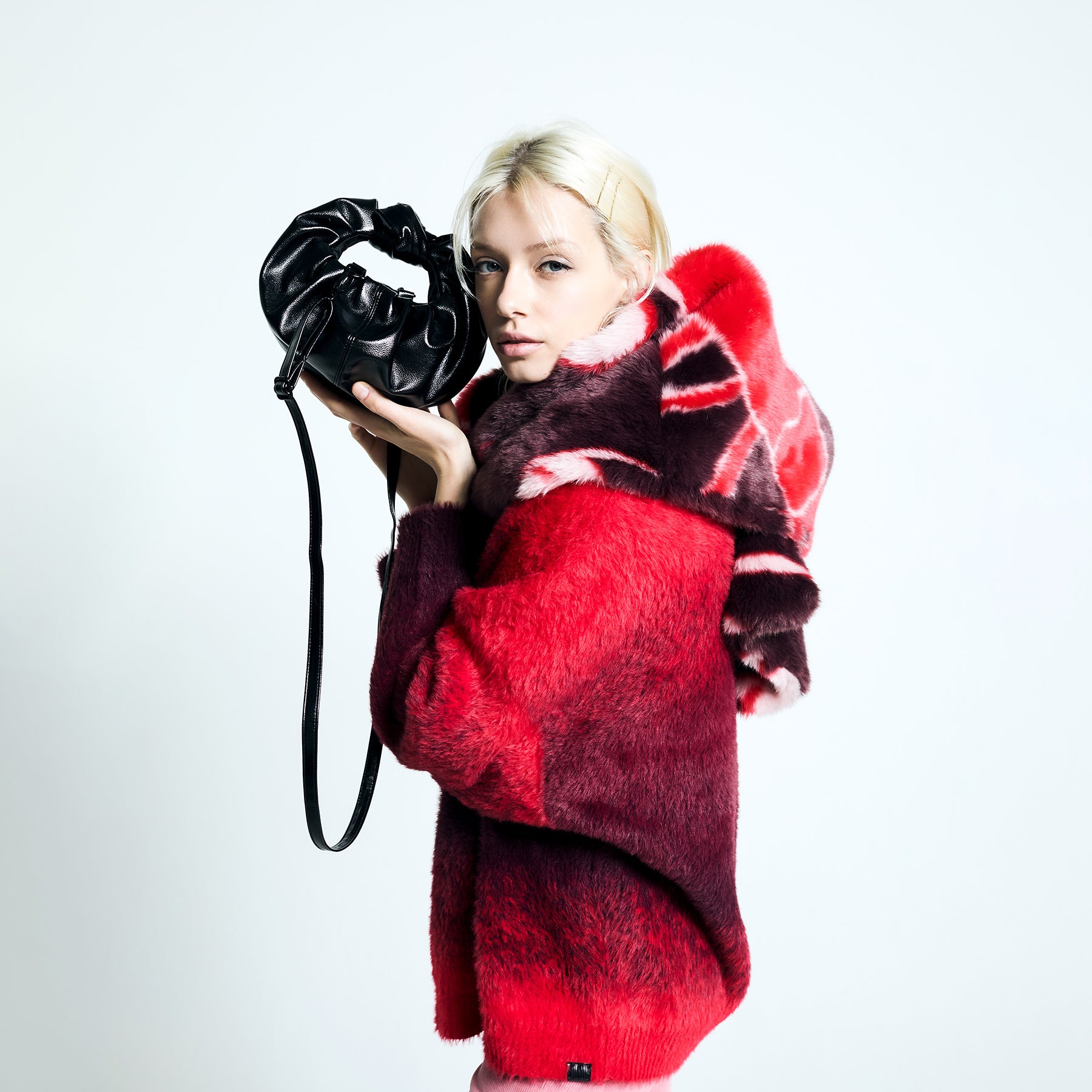 H-284_METALLIC BLACK | Croissant Shoulder Leather Mini  | Color:Metallic Black【HELOYSE_エロイーズ】