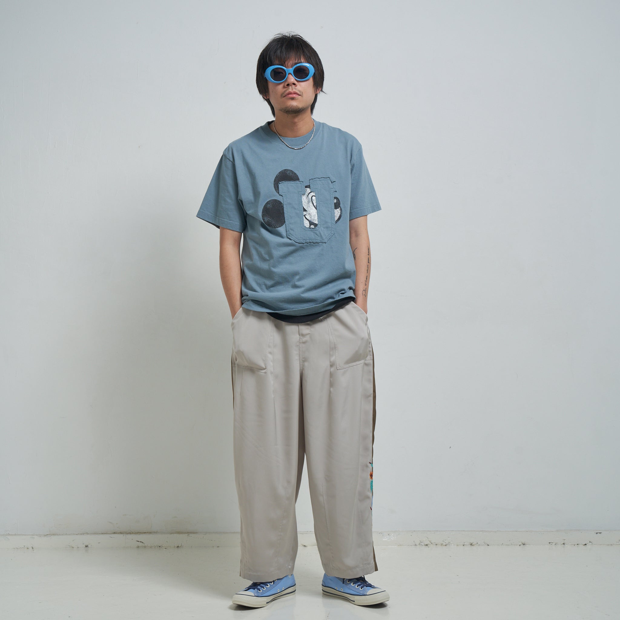 Hibiscus embroidery line wide tapered pants – Greige/Charcoal | EFFECTEN