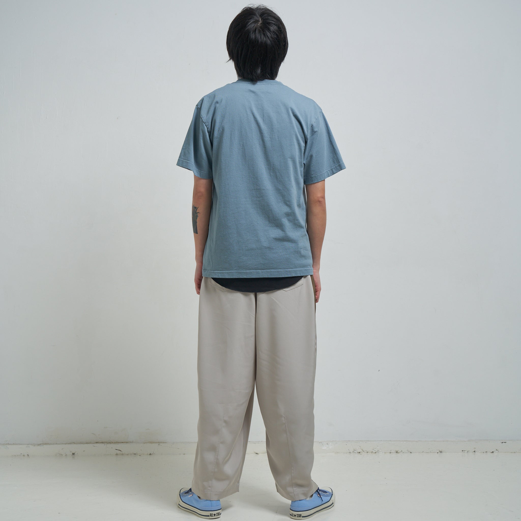 Hibiscus embroidery line wide tapered pants – Greige/Charcoal | EFFECTEN
