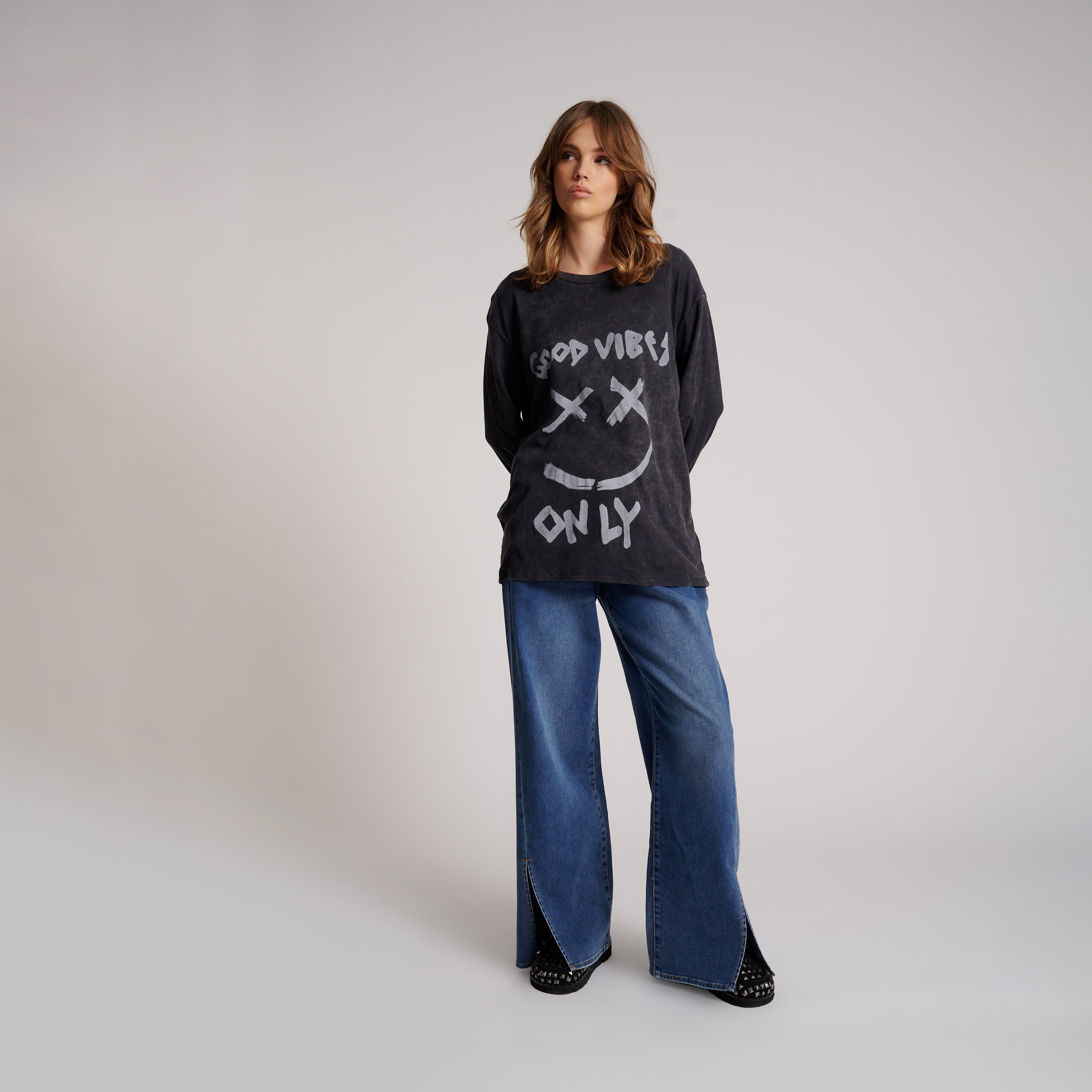 26468C_CHARCOAL | GOOD VIBES ONLY LONG SLEEVE TEE | Color:CHARCOAL【ONE TEASPOON_ワンティースプーン】