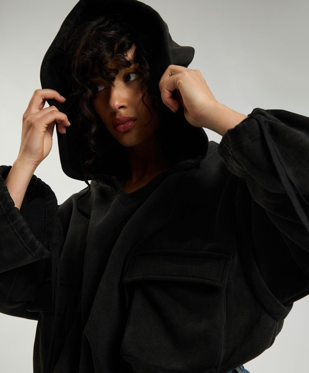 PUFF POWER CROPPED HOODIE WITH ZIP OFF SLEEVES – Black | ONE TEASPOON