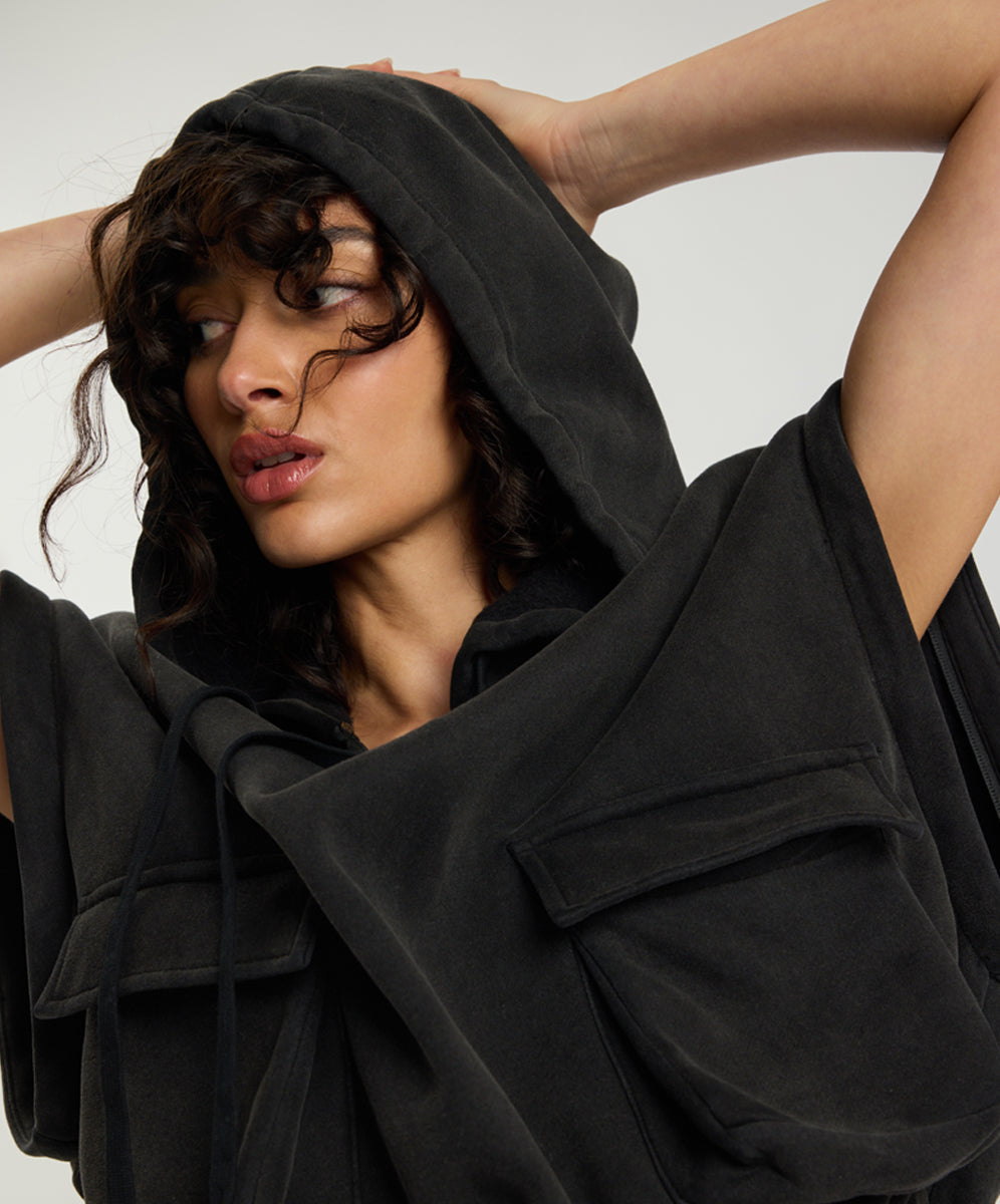 PUFF POWER CROPPED HOODIE WITH ZIP OFF SLEEVES – Black | ONE TEASPOON