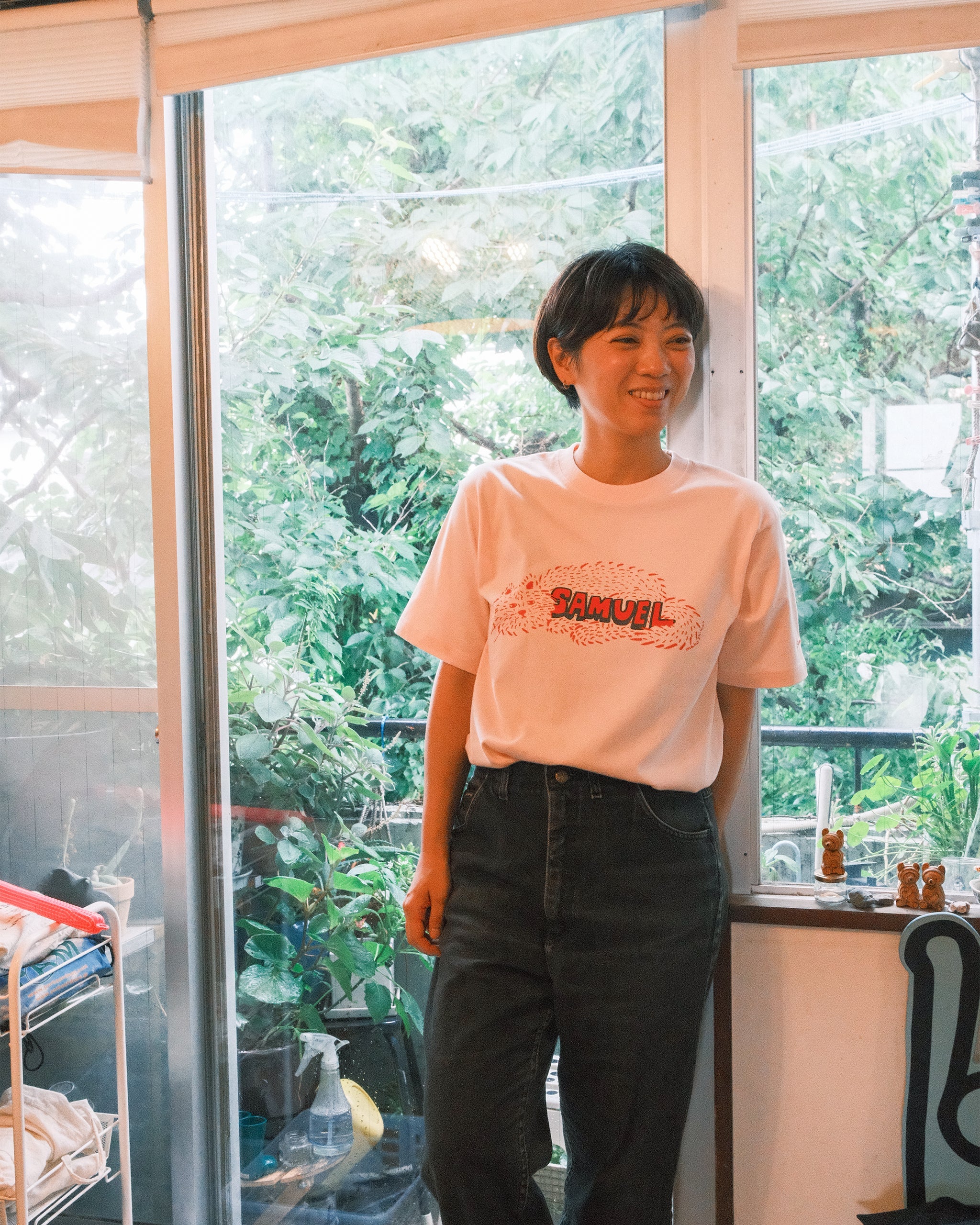 SAMUEL × SHIMAO MAHO CAT LOGO S/S TEE | Color:Black/Pink | S-25SS-SS-014【SAMUEL_サミュエル】 【ネコポス選択可能】