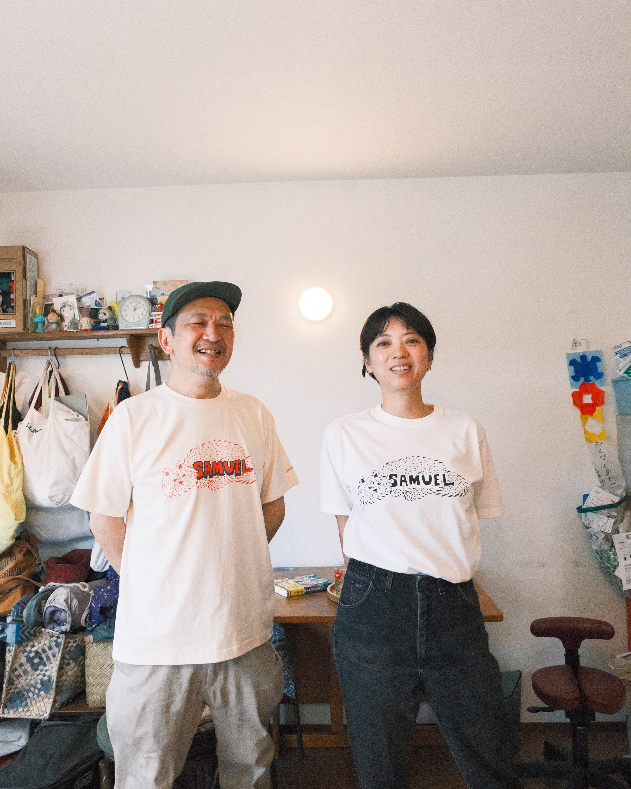 SAMUEL × SHIMAO MAHO CAT LOGO S/S TEE | Color:Black/Pink | S-25SS-SS-014【SAMUEL_サミュエル】 【ネコポス選択可能】