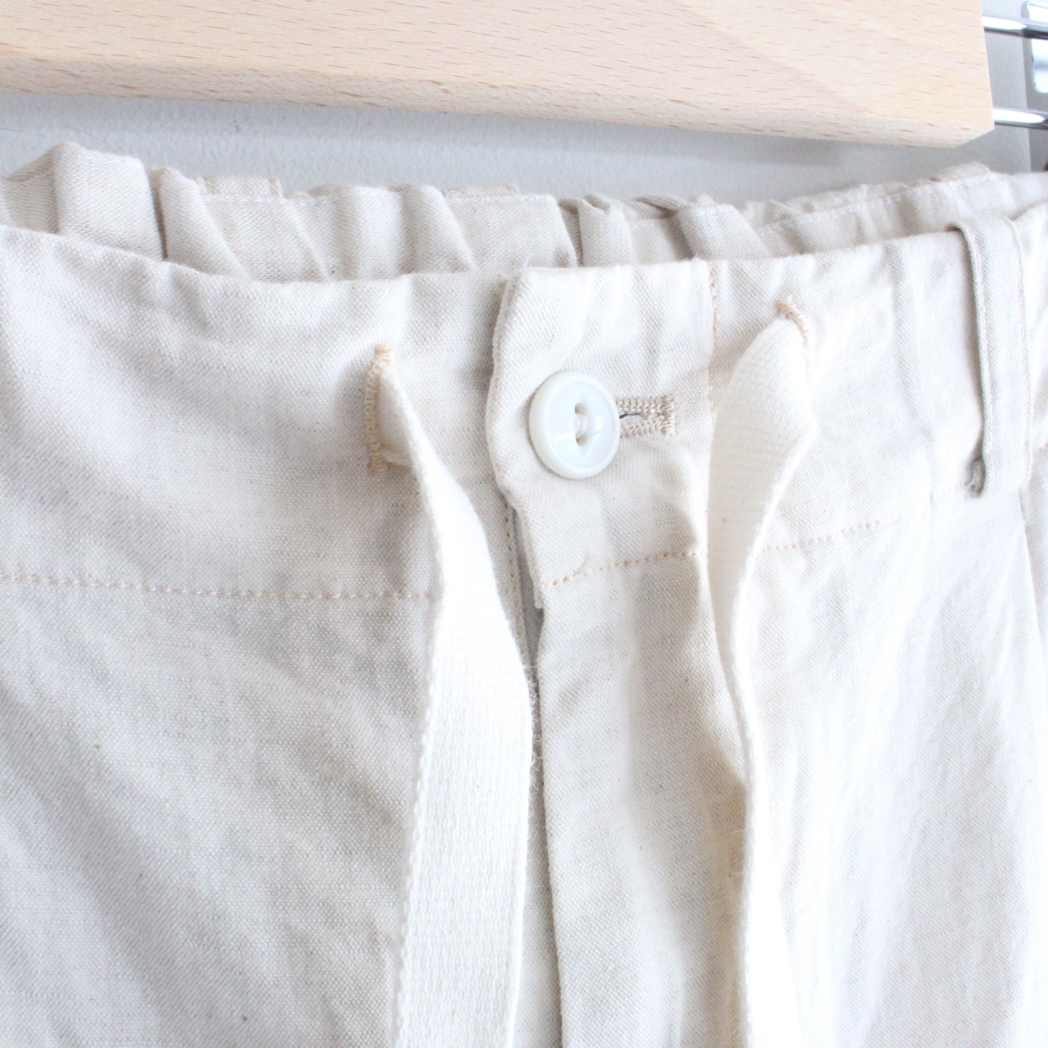 BAGS EASY WIDE PANTS-CHAMBRAY | Color_Ecru | No_BE-02_Ecru【CATTA_カッタ】【入荷予定アイテム・入荷連絡可能】