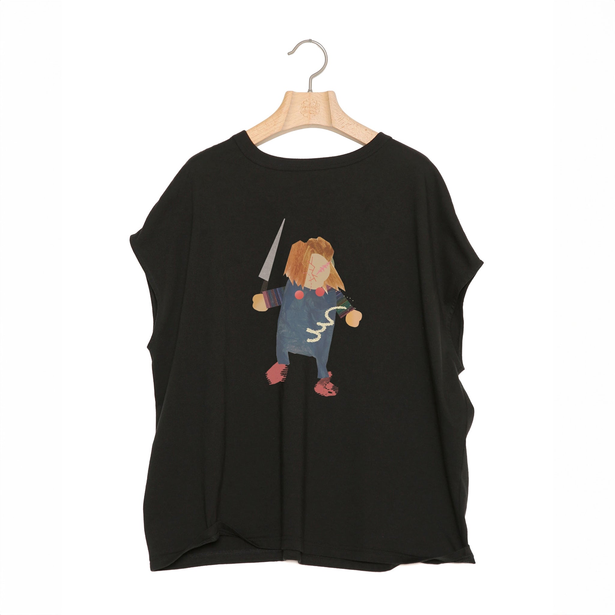 No:bsd24SS-19HB | Name:UnKnown Tee/The Doll | Color:Black【BEDSIDEDRAMA_ベッドサイドドラマ】【入荷予定アイテム・入荷連絡可能】