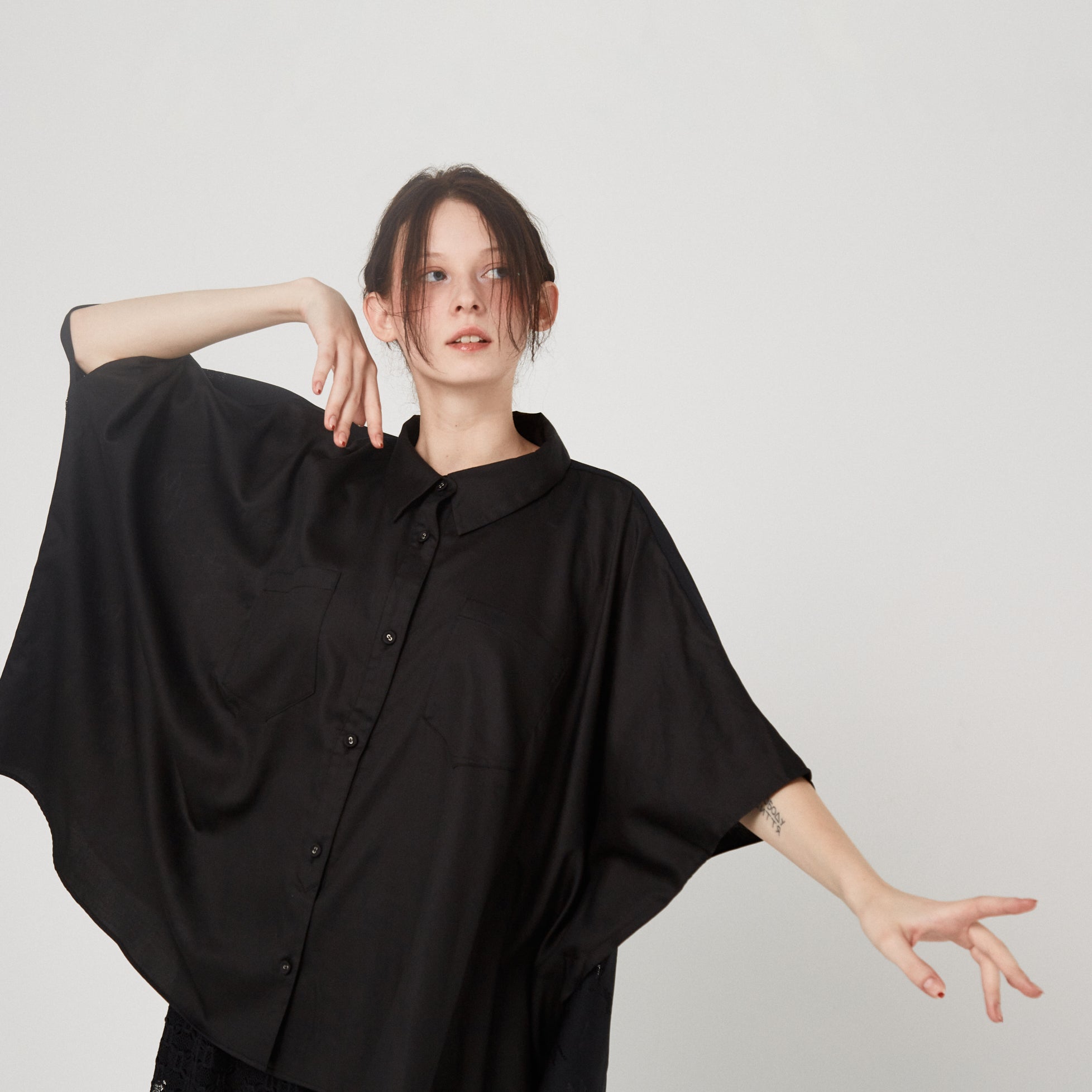 Dancing Lace poncho shirt | Color_Black | No_BSD26SS-10_Black【BEDSIDEDRAMA_ベッドサイドドラマ】【入荷予定アイテム・入荷連絡可能】