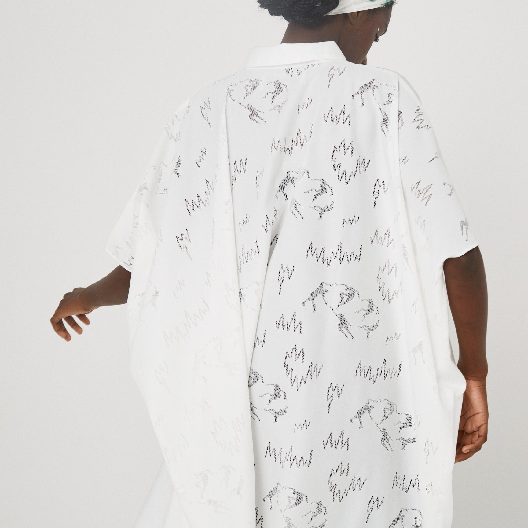 Dancing Lace poncho shirt– White | BEDSIDEDRAMA