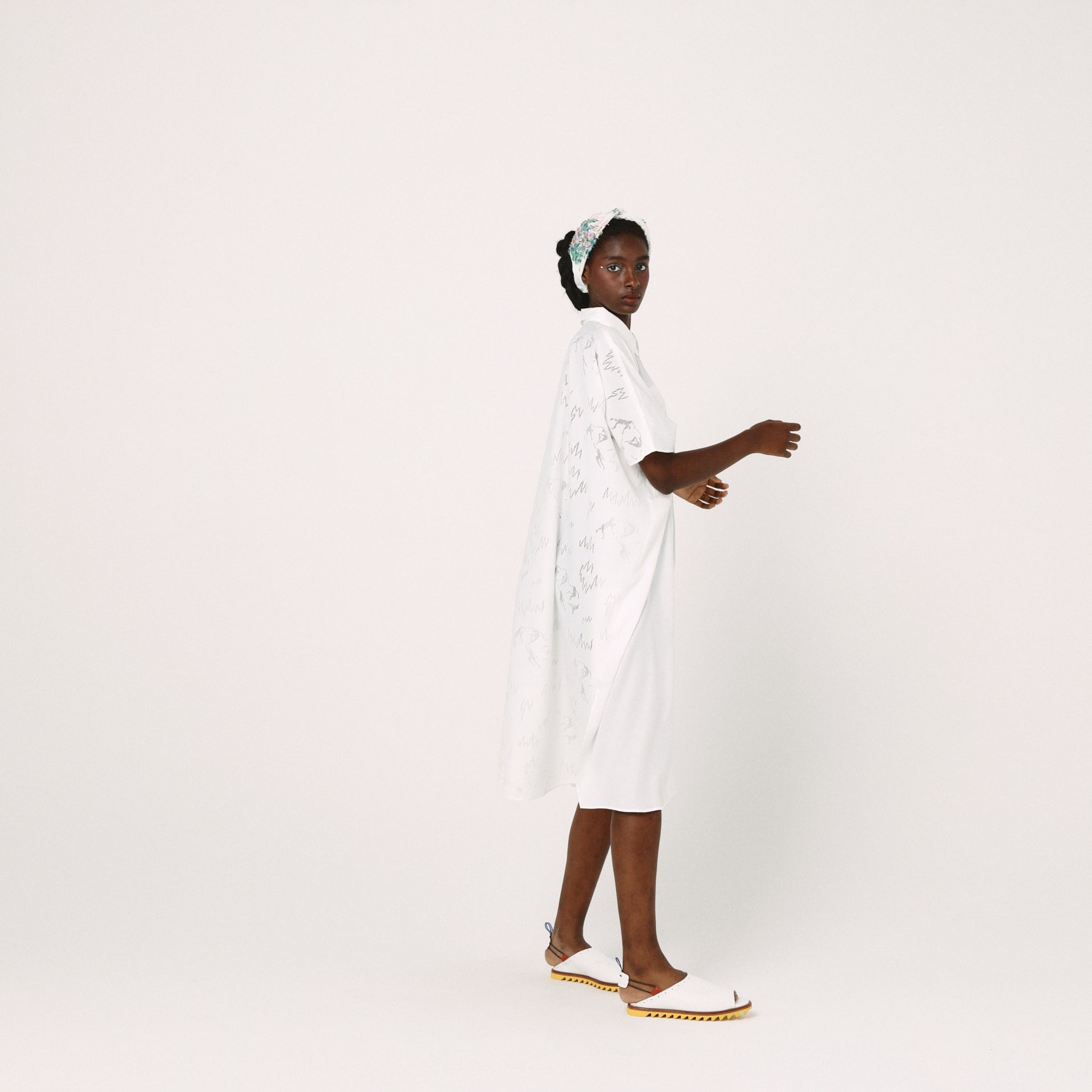 Dancing Lace poncho shirt– White | BEDSIDEDRAMA
