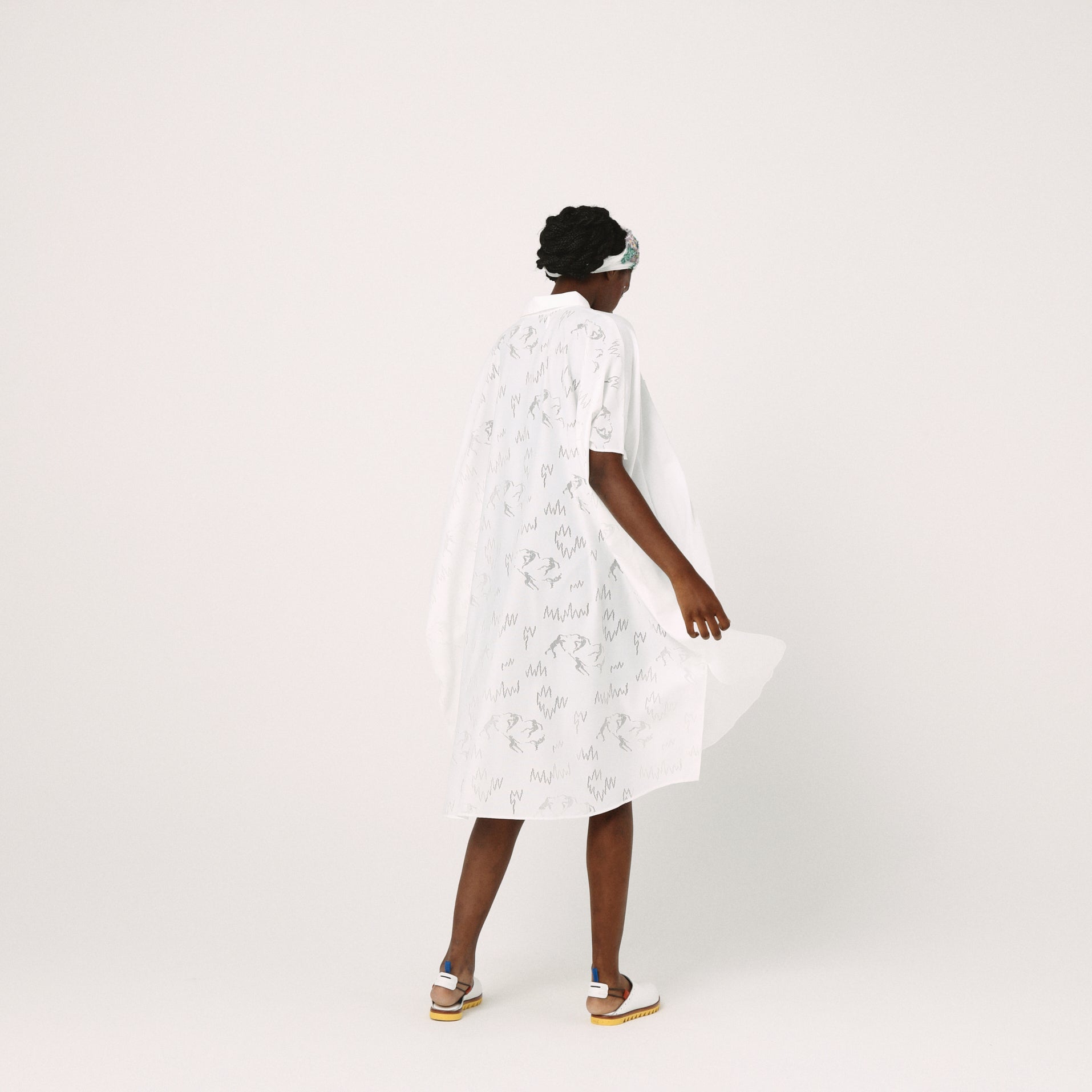 Dancing Lace poncho shirt– White | BEDSIDEDRAMA