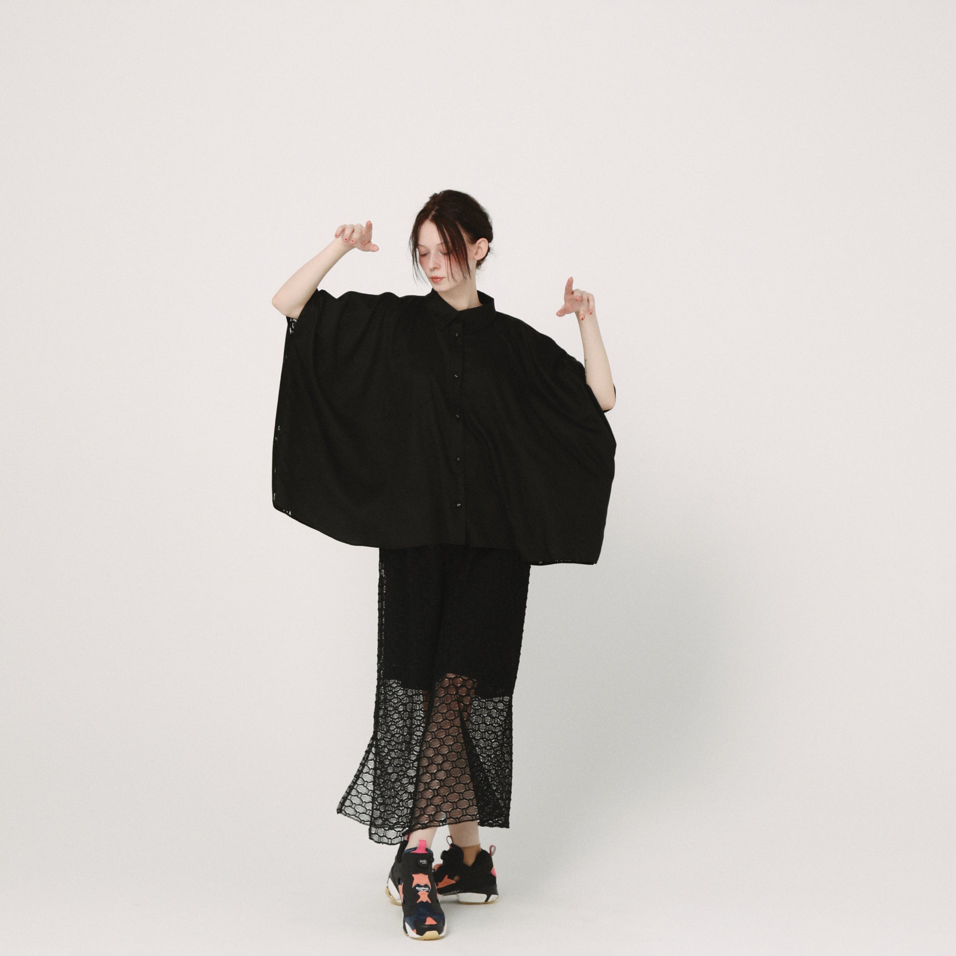 Dancing Lace poncho shirt– Black | BEDSIDEDRAMA