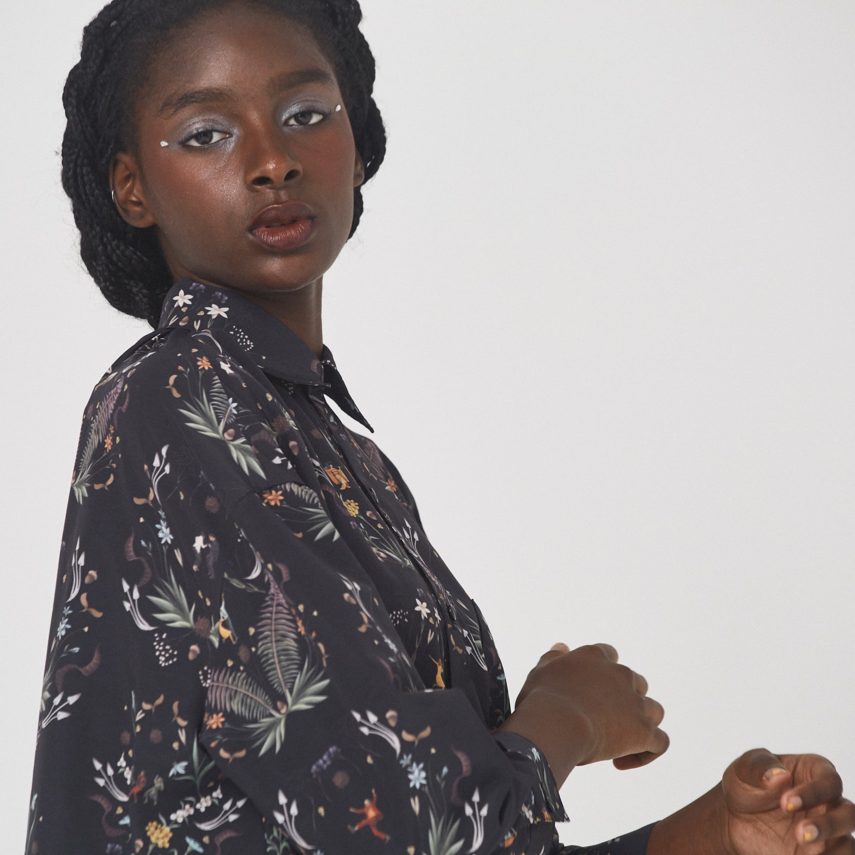 Dance In The Garden Maxi Shirt– Black | BEDSIDEDRAMA