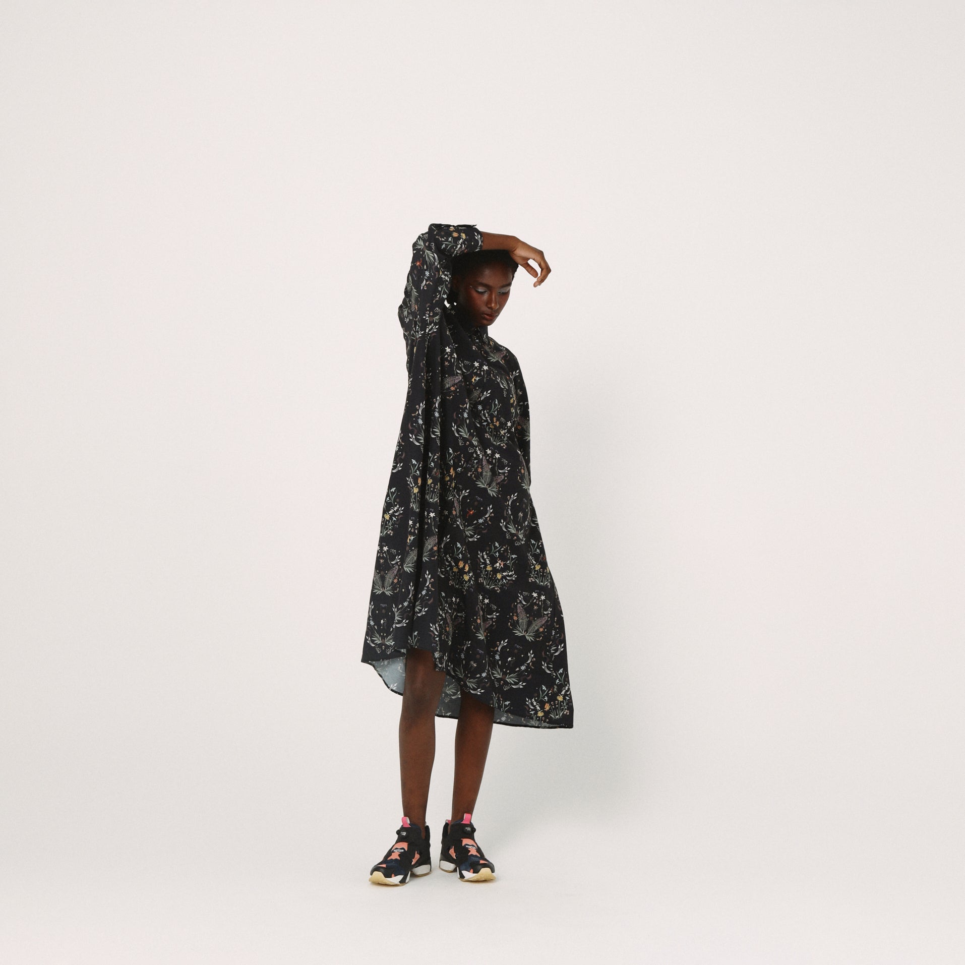 Dance In The Garden Maxi Shirt– Black | BEDSIDEDRAMA