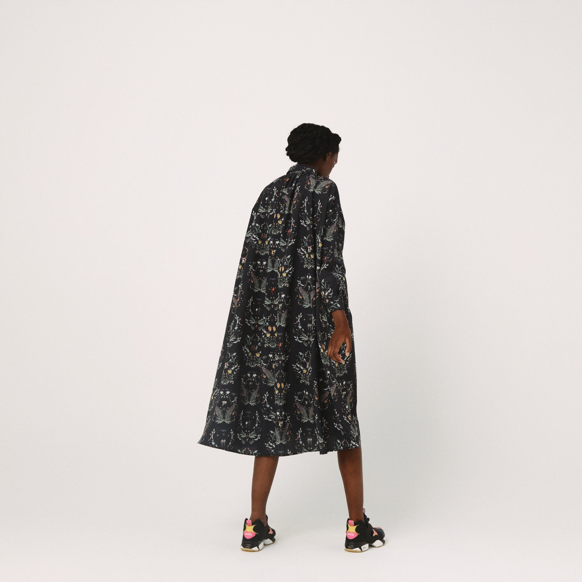 Dance In The Garden Maxi Shirt– Black | BEDSIDEDRAMA