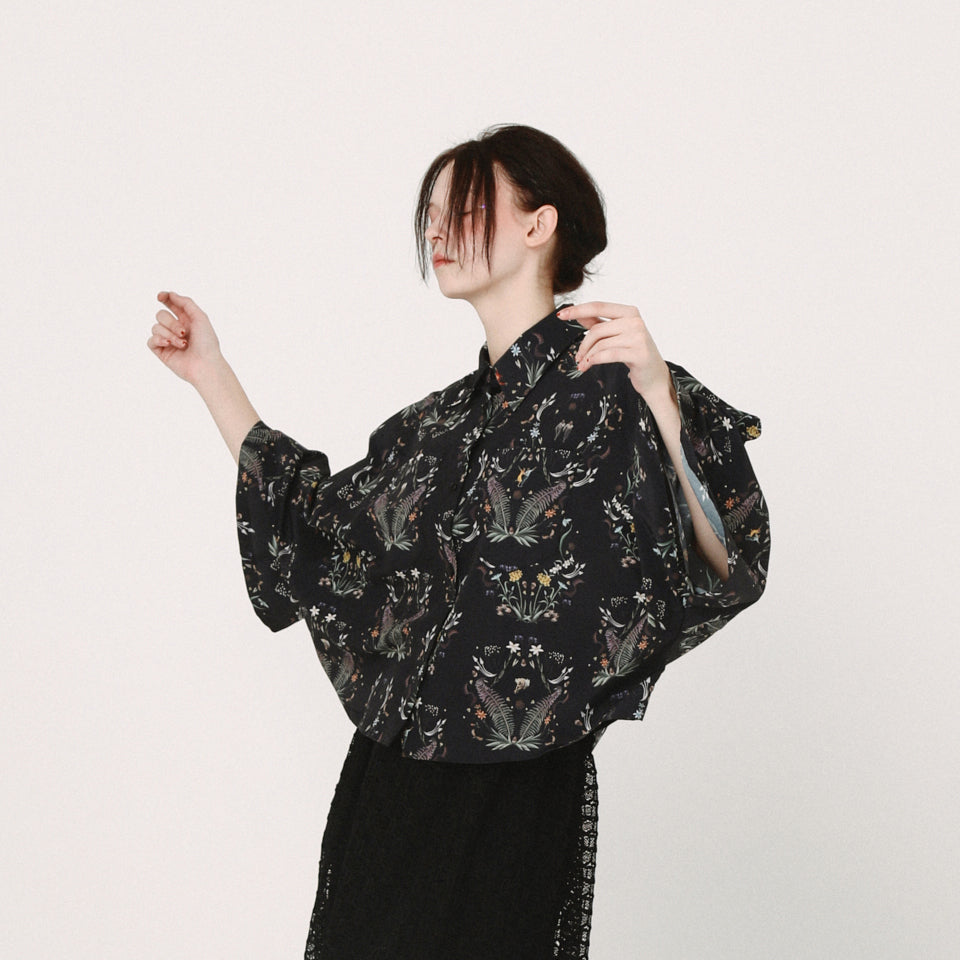 Dance In The Garden Cape Shirt | Color_Black | No_BSD26SS-16_Black【BEDSIDEDRAMA_ベッドサイドドラマ】【入荷予定アイテム・入荷連絡可能】