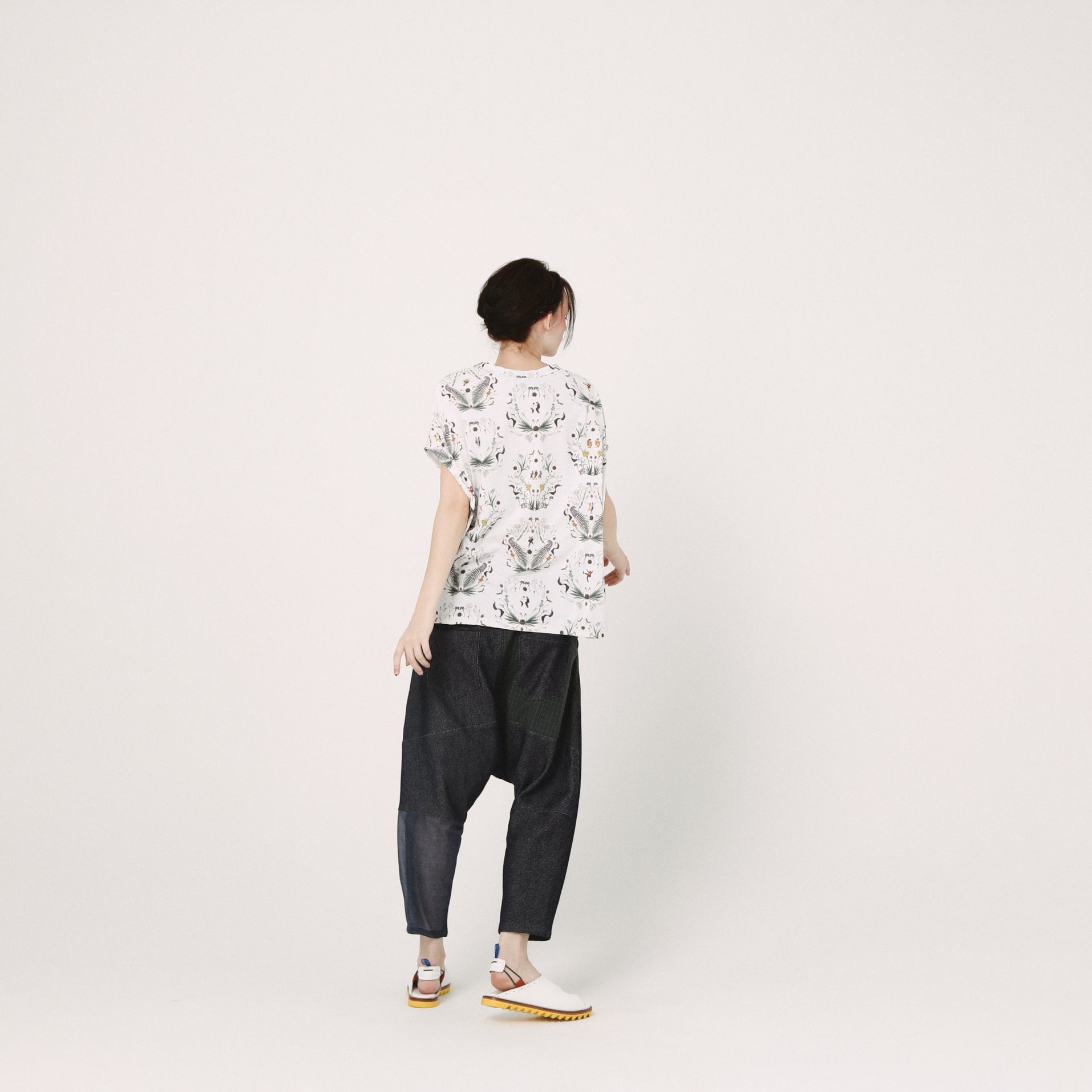 Dance In The Garden Tee | Color_Natural | No_BSD26SS-18_Natural【BEDSIDEDRAMA_ベッドサイドドラマ】【入荷予定アイテム・入荷連絡可能】