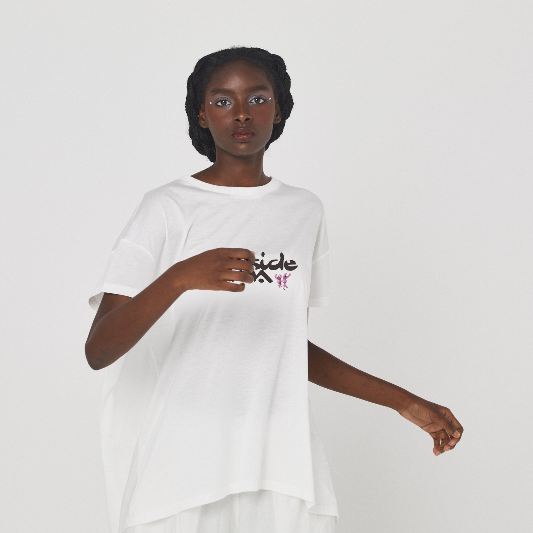 BEDSIDE SISTERS Flare T-Shirt– White | BEDSIDEDRAMA