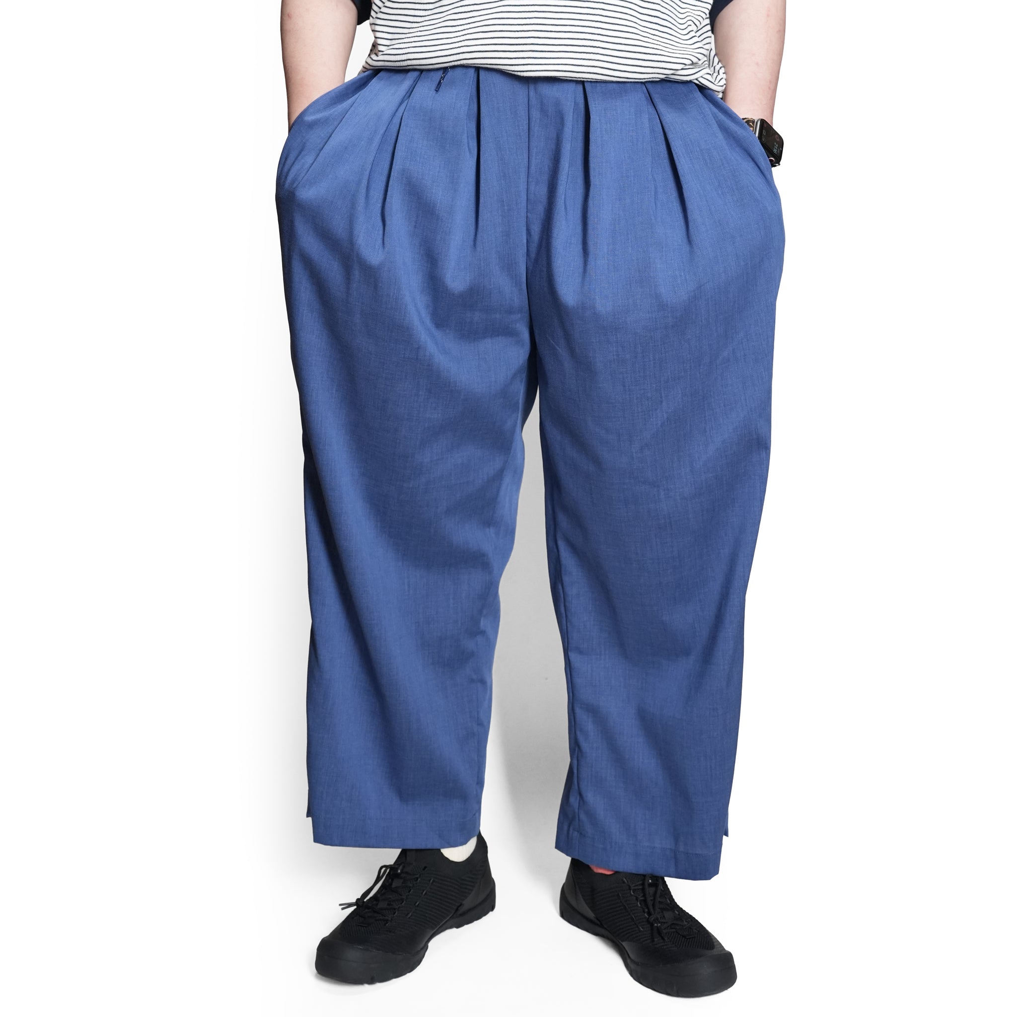 TRIPLE TUCK LINEN PANTS– Blue | STOF