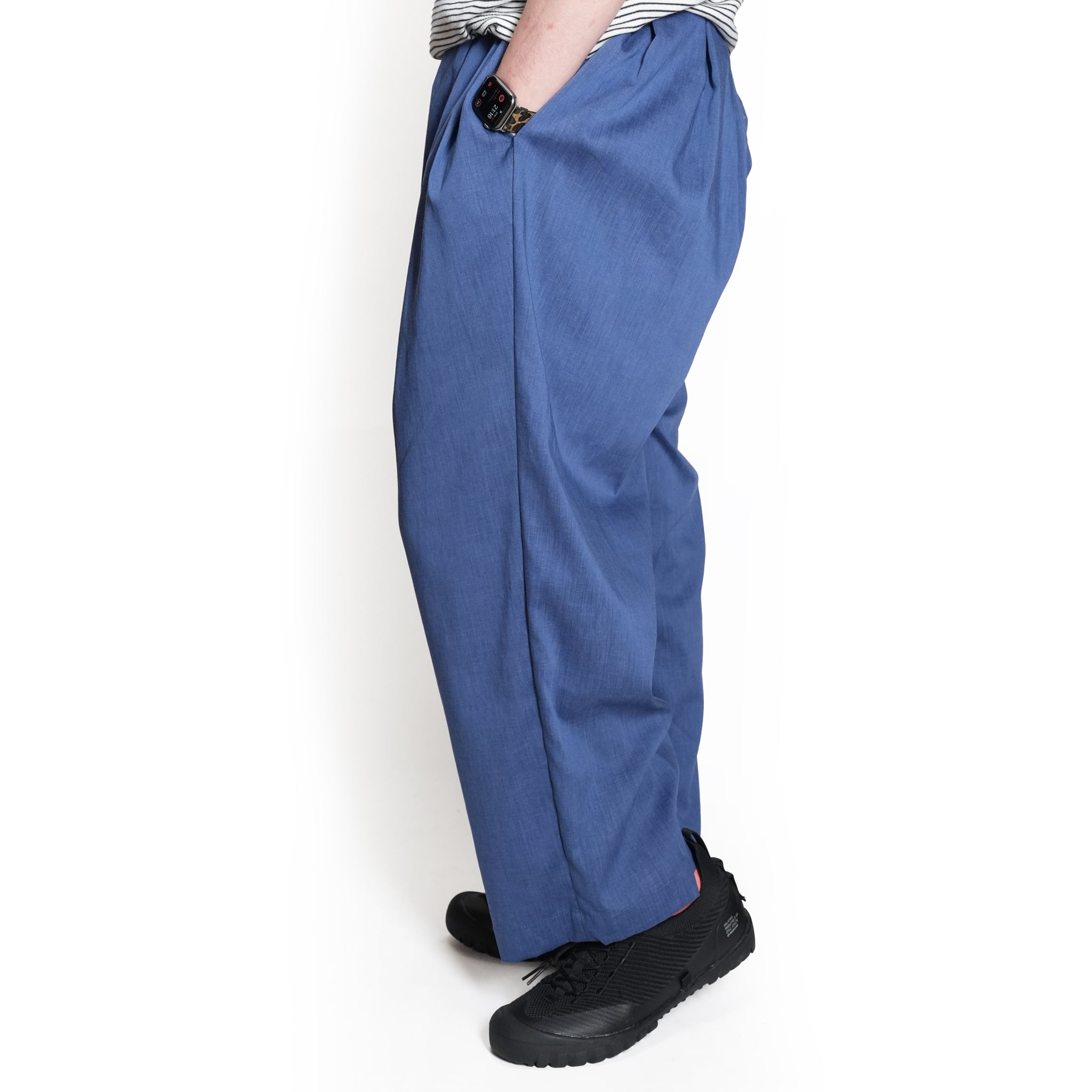 TRIPLE TUCK LINEN PANTS– Blue | STOF