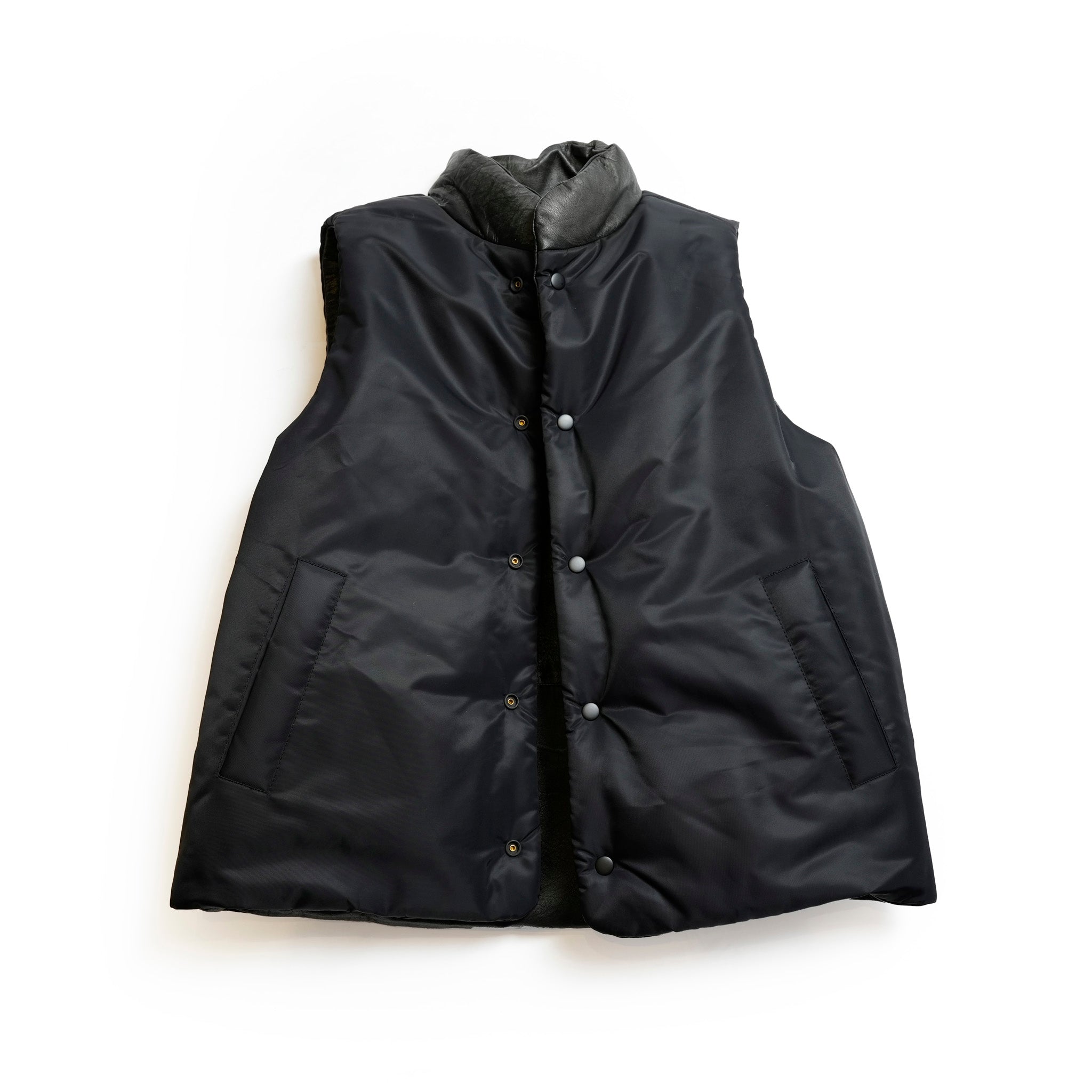 VOO-SPG-15_BLACKWATCH | EXELEZA REV VEST SP | Color:BLACK LEATHER(ダメージ加工)【VOO_ヴォー】