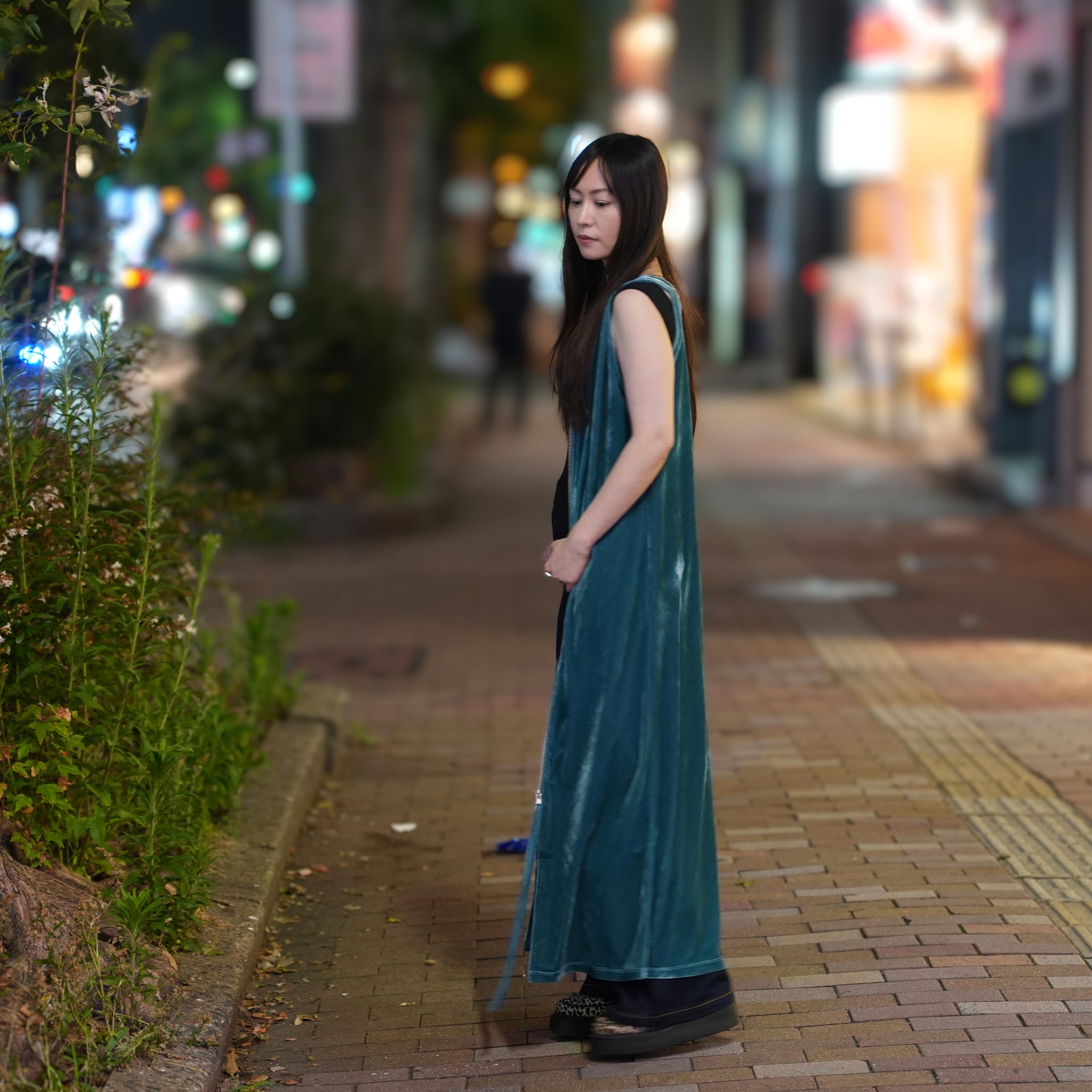 ベロアホルターネックドレス – Dusty Blue | AMBERGLEAM