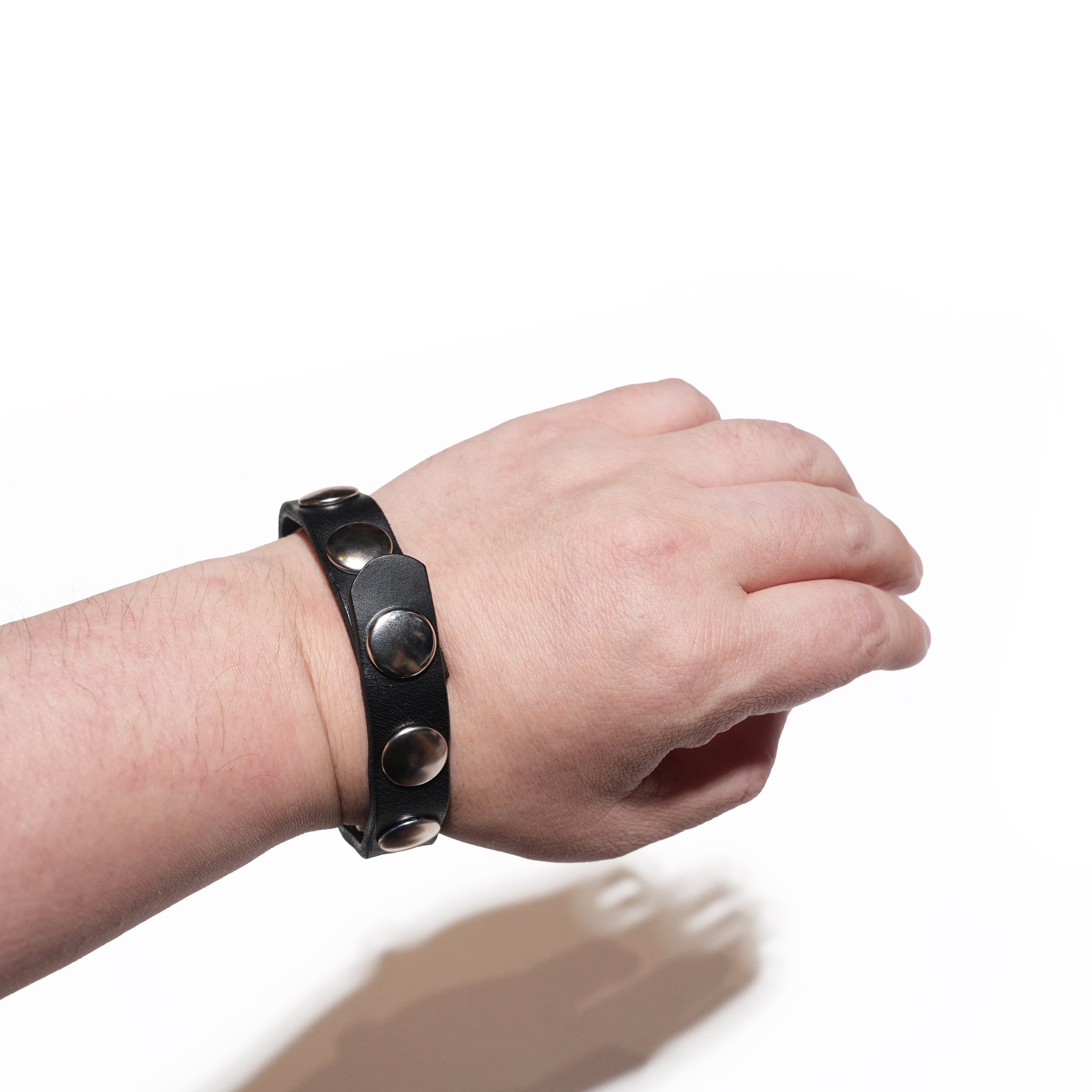 DN992001_long | 特大カシメブレス – Mens – Black | SARANAM【ネコポス選択可能】