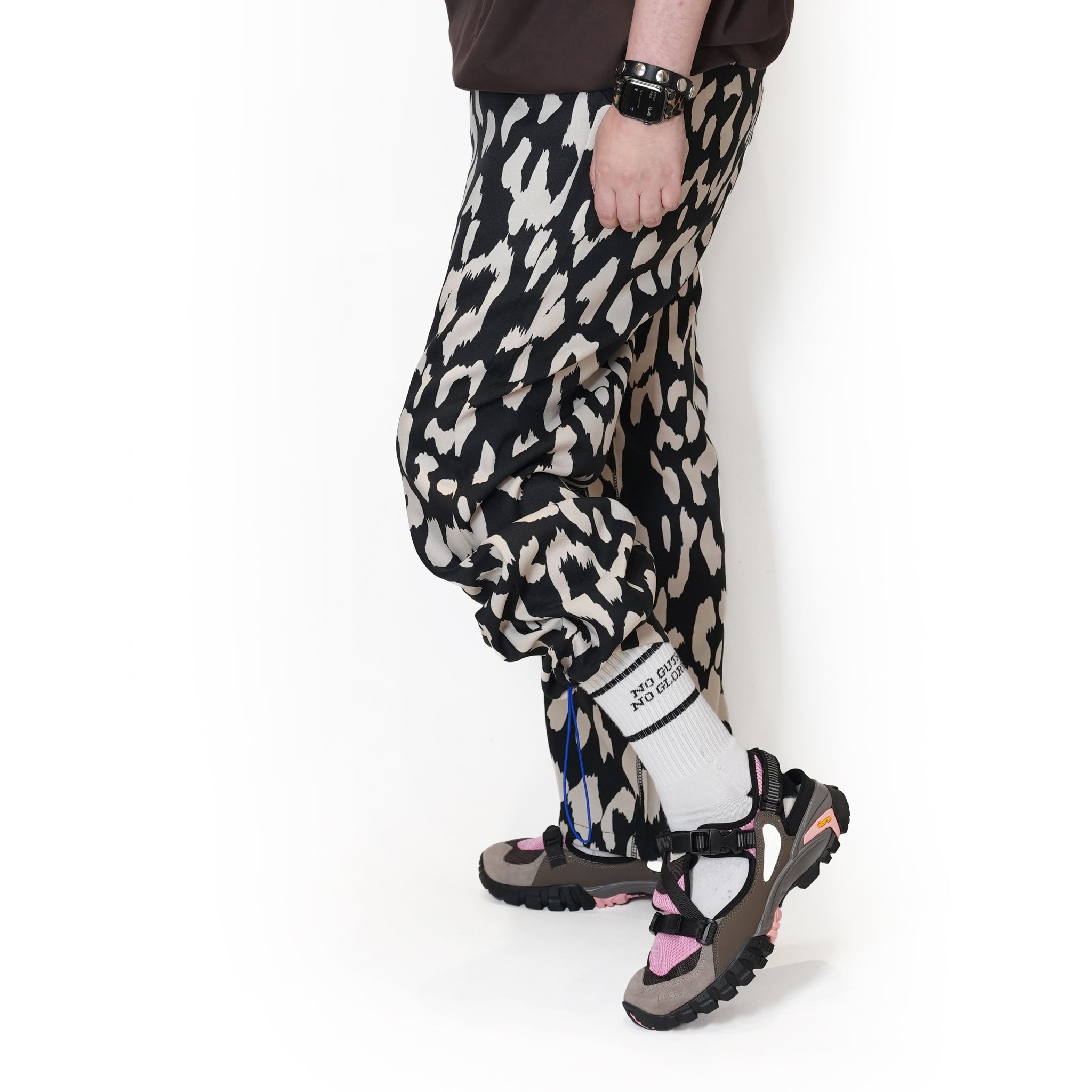 ABSTRACT PANTS – BLACK-IVORY | QUOLT