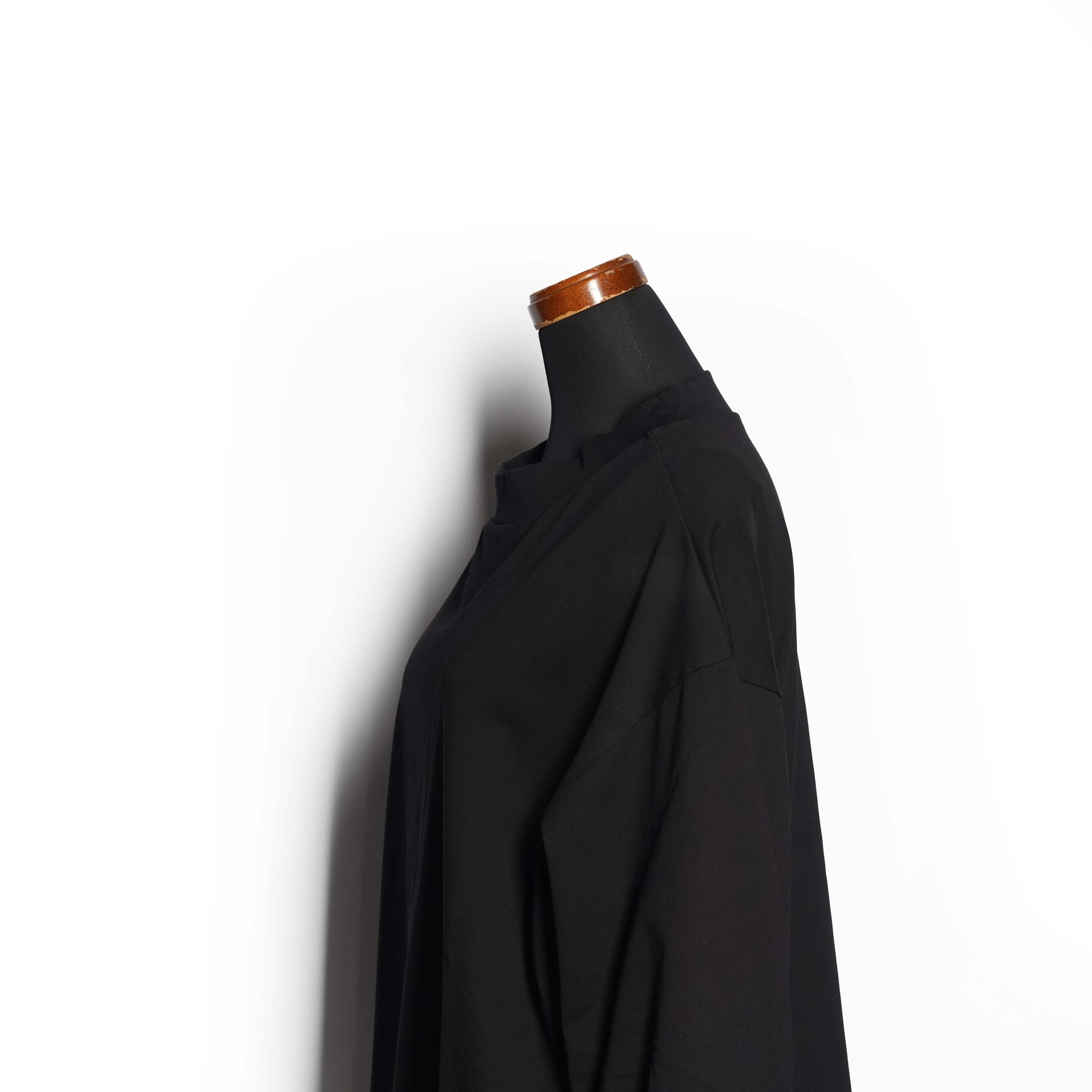 curve sleeve tee – Black | WHYTO【ネコポス選択可能】