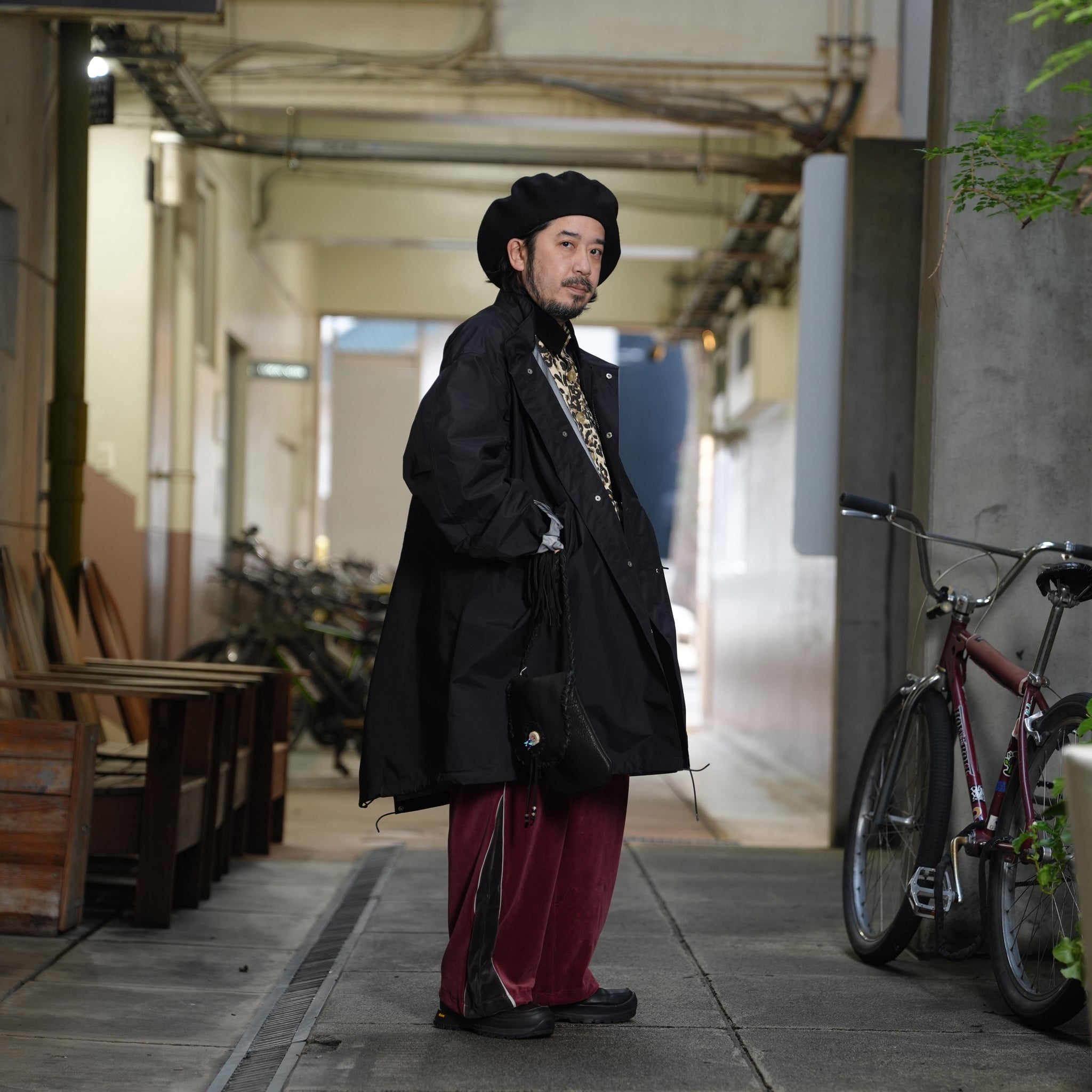 PH25FW-004 | P.H.M. Mods Coat – Black | POWDERHORN MOUNTAINEERING