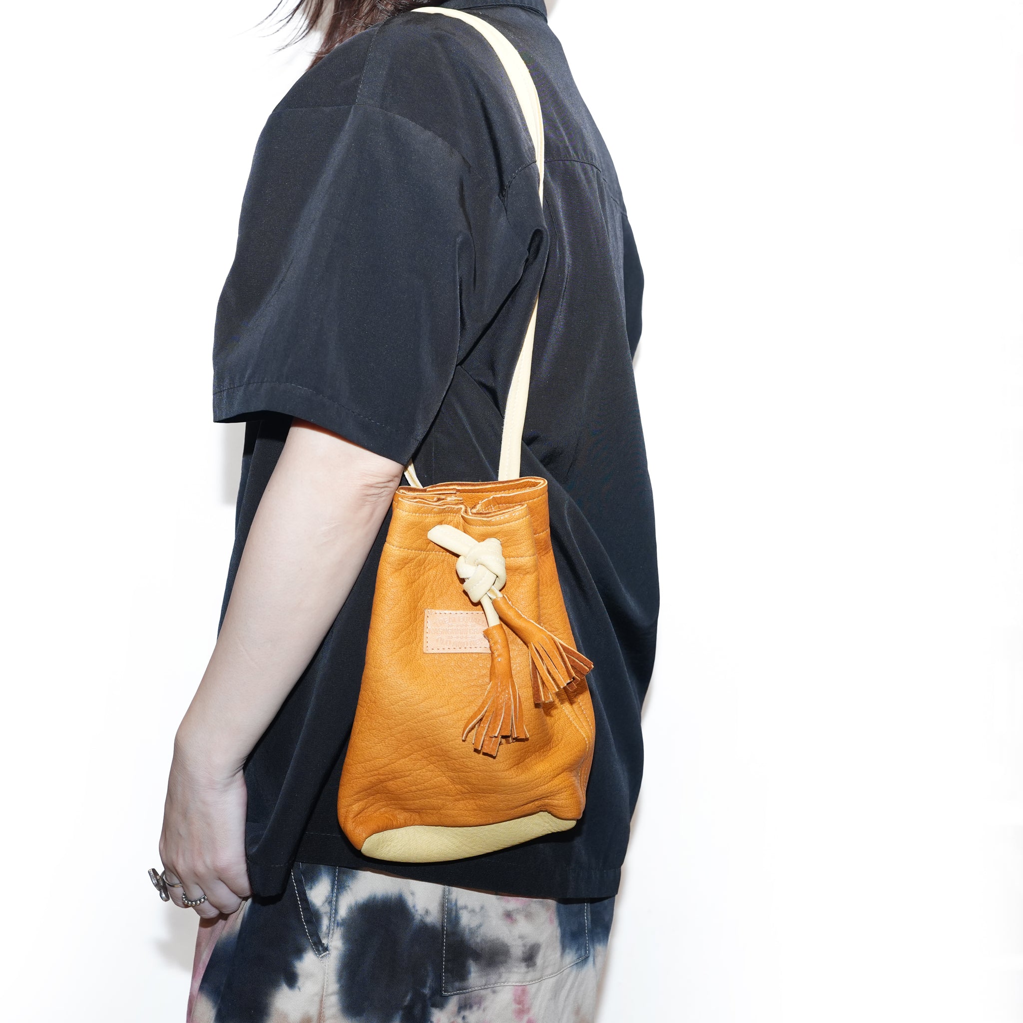 DEARSKIN WHISKY BAG – Camel / Black | NASNGWAM