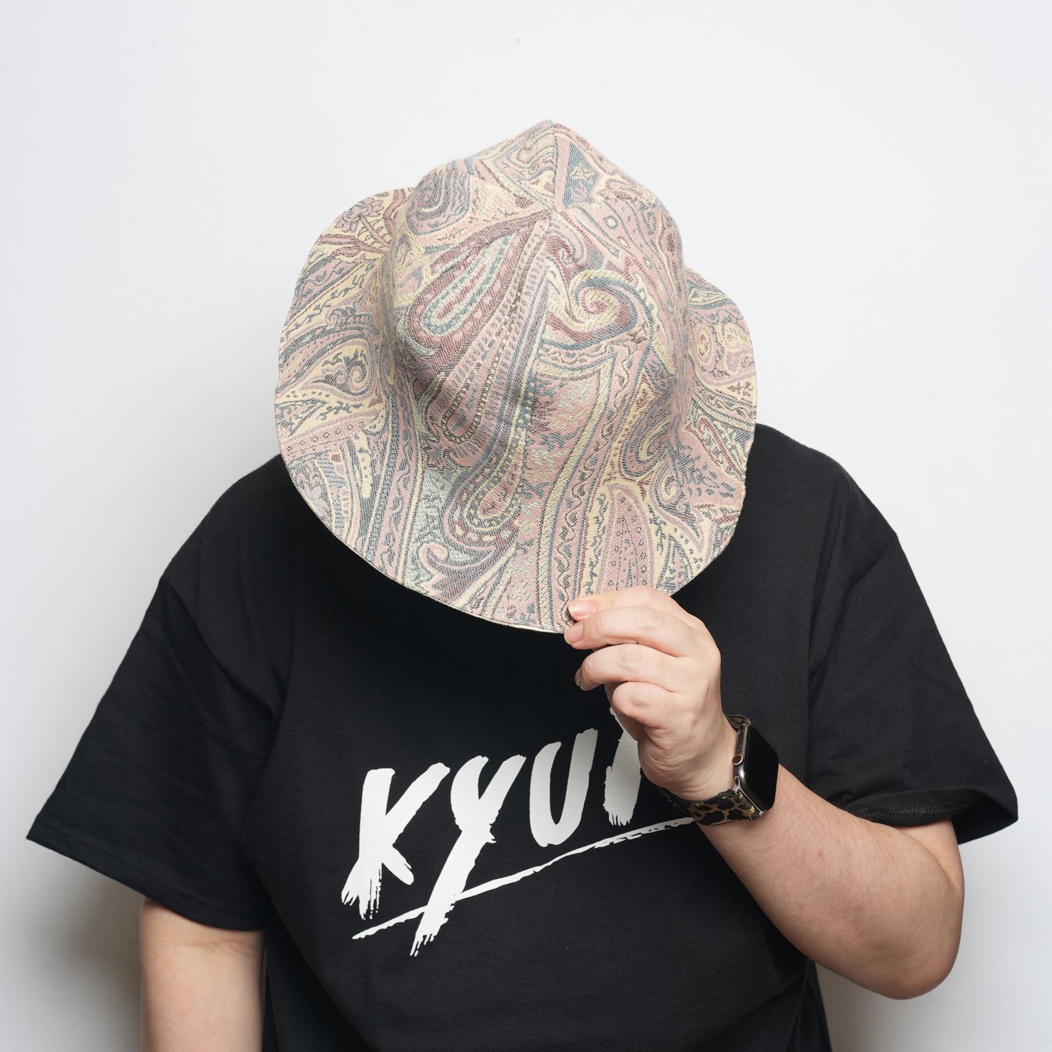 Hat – Betro Paisley Pink | MONITALY
