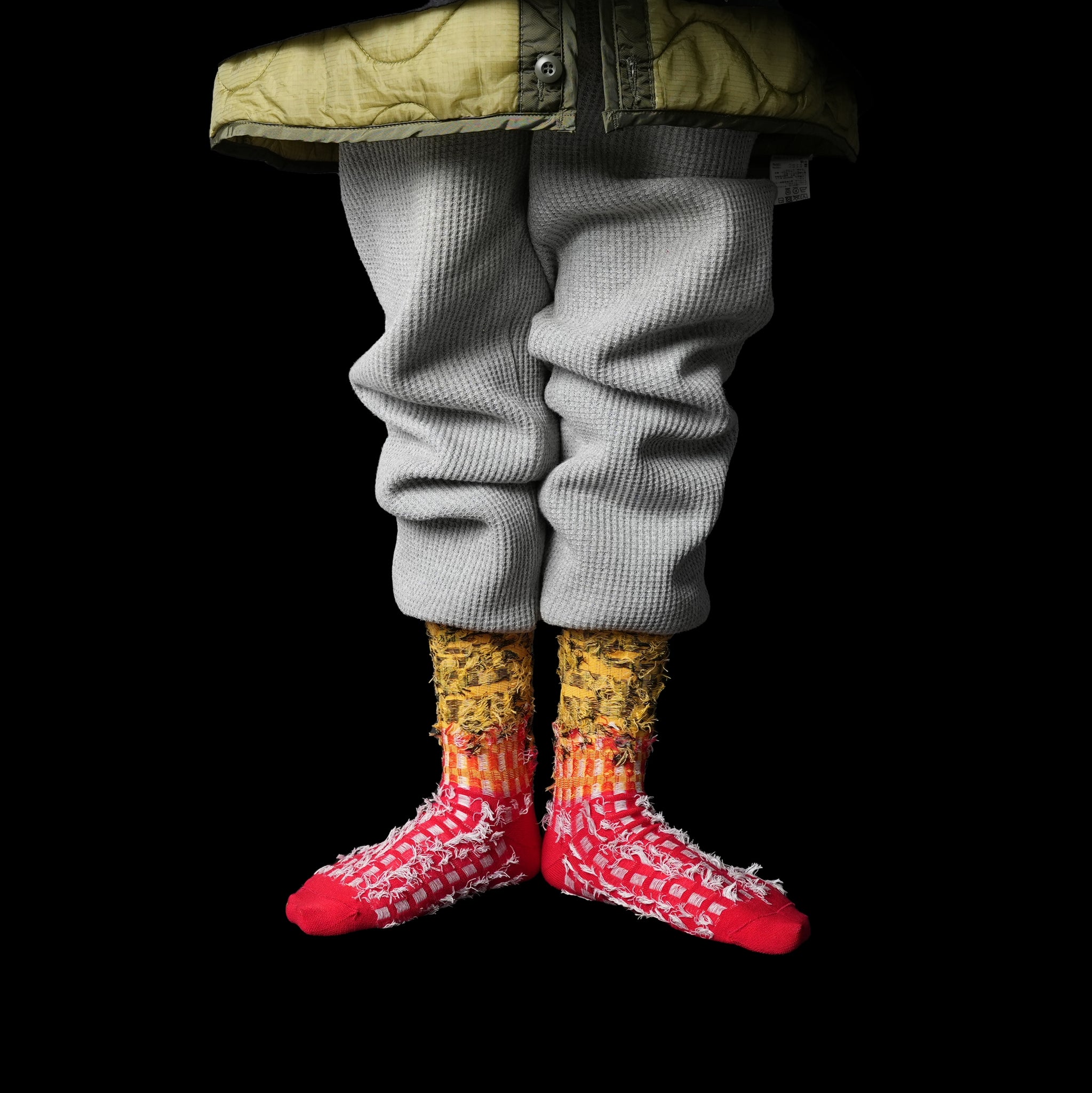 赤のヒョウ柄ソックス LEO MELT | BILLY BUDDUSKY × ADDICTION別注デザイン ネコポス対応 裏面着用画像