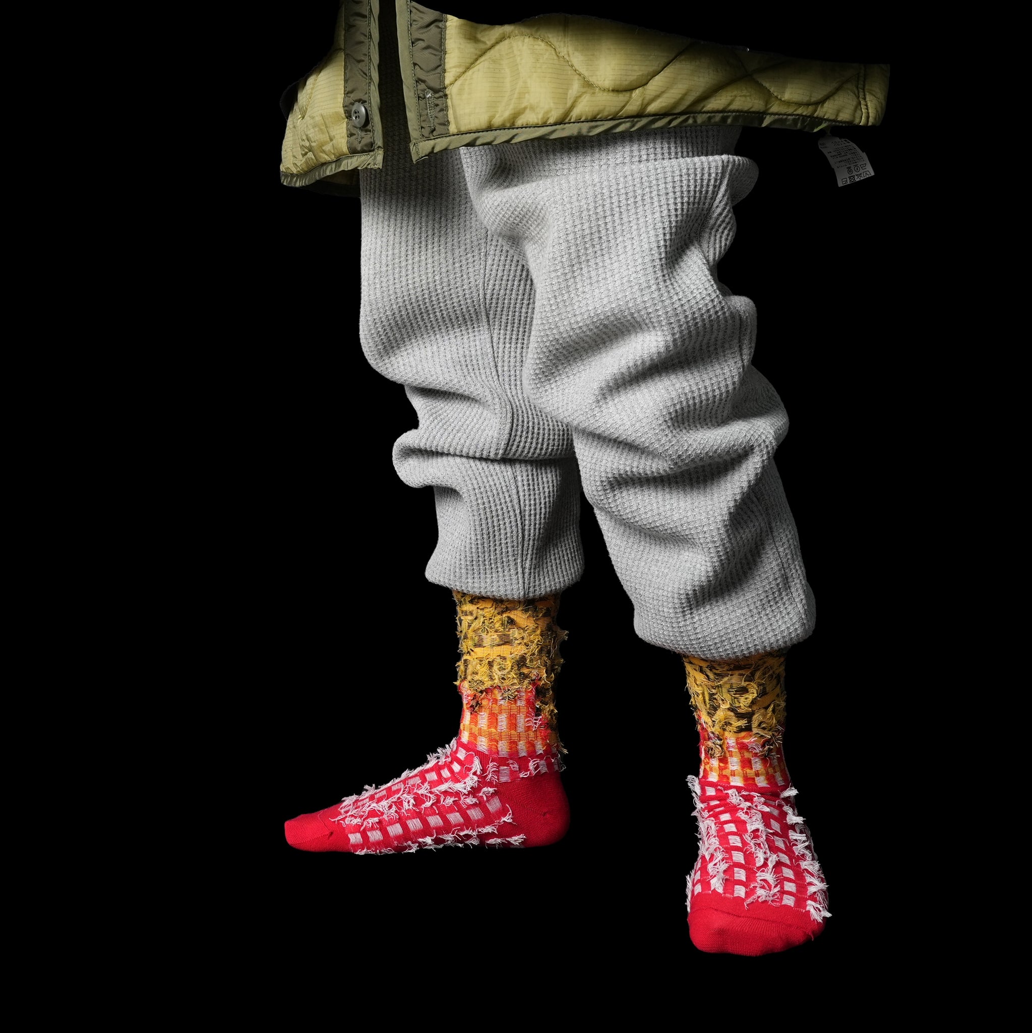 赤のヒョウ柄ソックス LEO MELT | BILLY BUDDUSKY × ADDICTION別注デザイン ネコポス対応 裏面着用画像