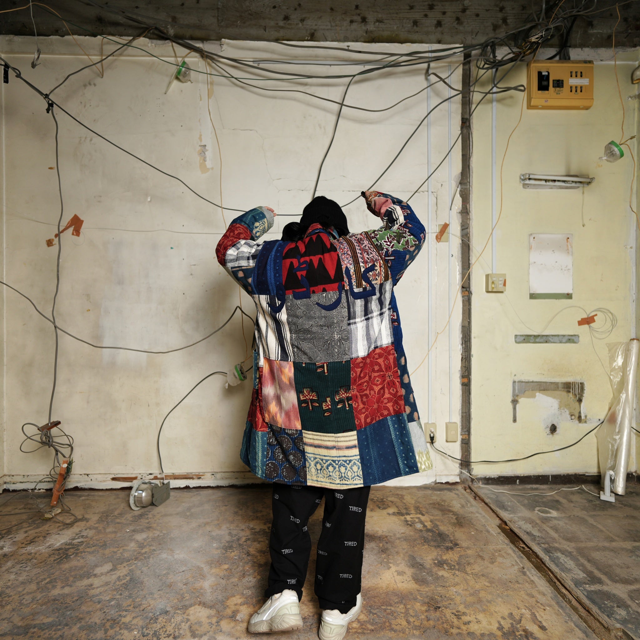 karudo2023aw10 | SANTOS_SANTOSDESCRIPTION: QUILTED LONG COAT WITHZIP & SNAP BUTTONS | Color:Patchwork 04【KARDO_カルド】