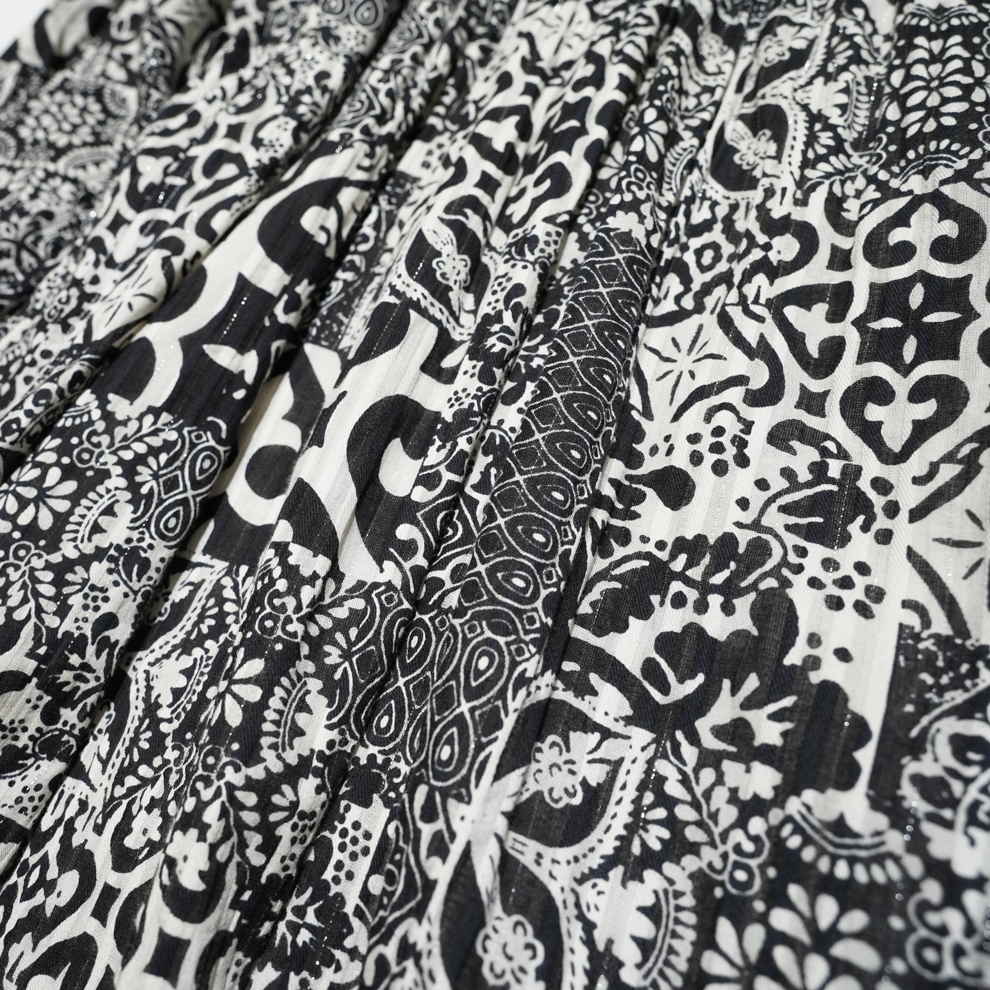 TILE PATTERN SHIRRING DRESS – Black | SARAMALLIKA