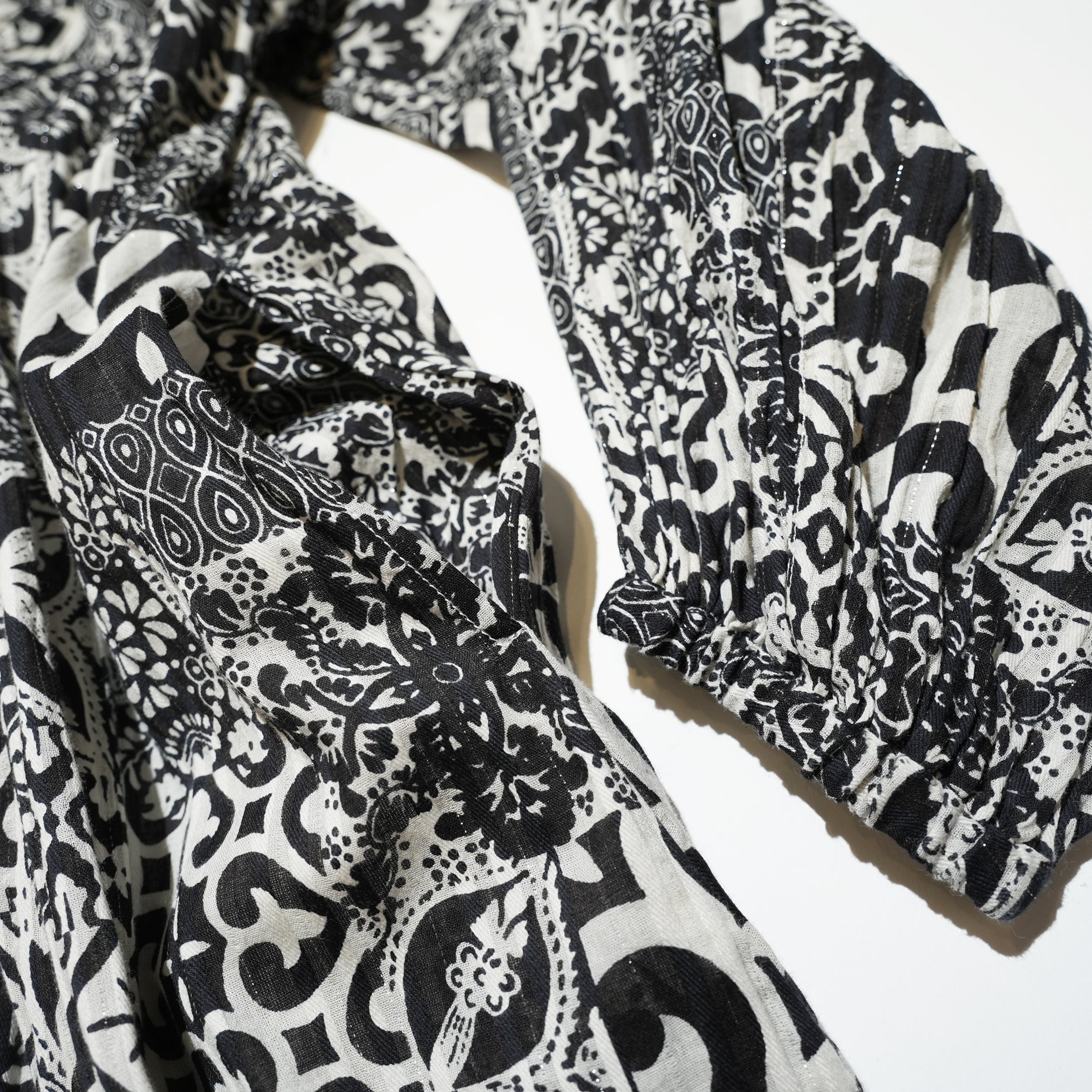TILE PATTERN SHIRRING DRESS – Black | SARAMALLIKA