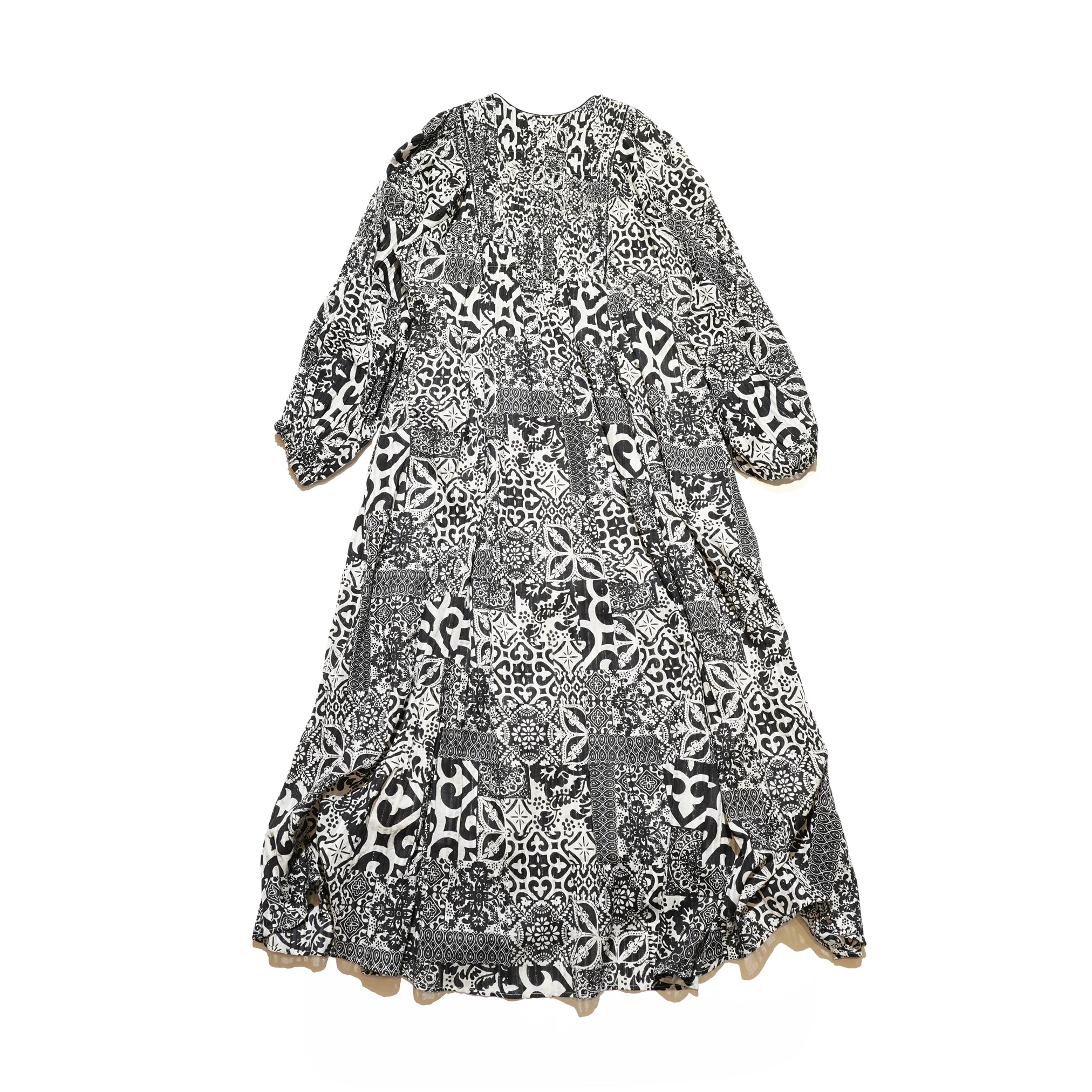TILE PATTERN SHIRRING DRESS – Black | SARAMALLIKA