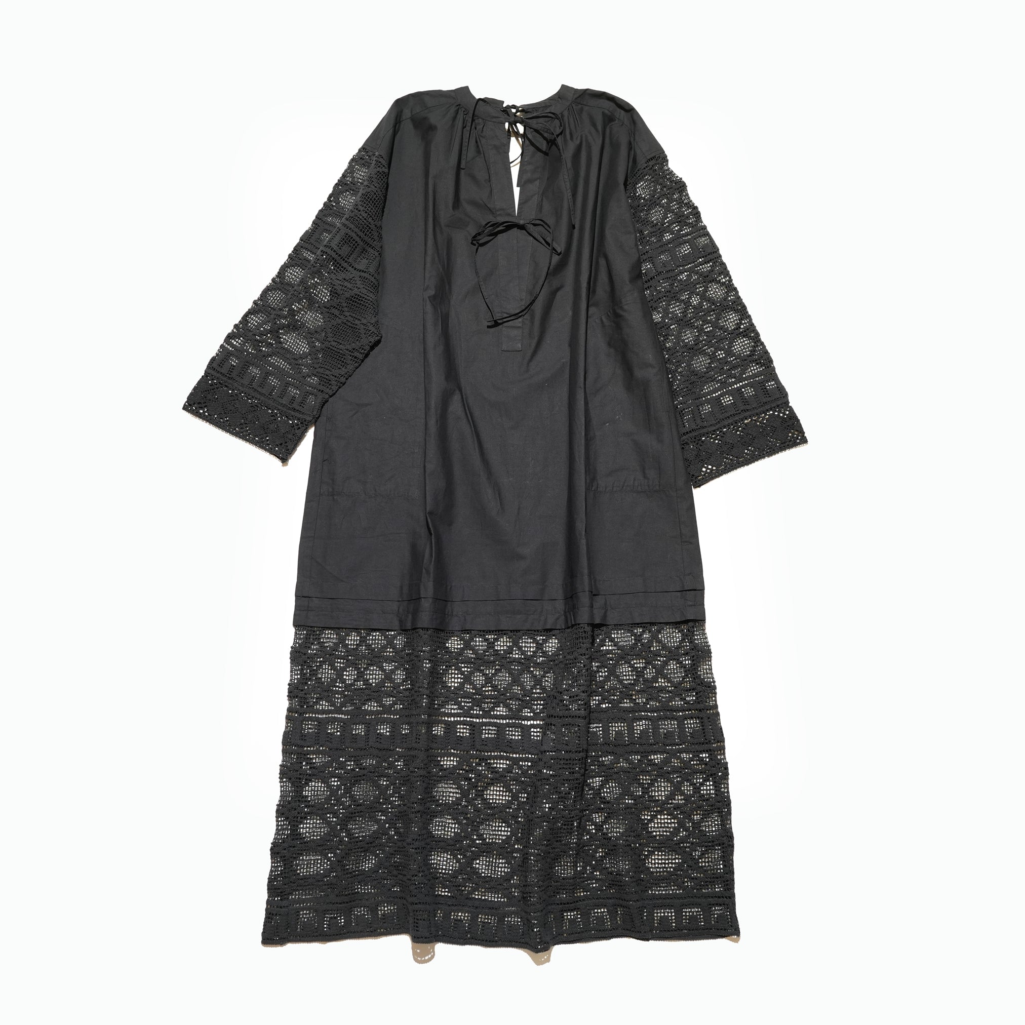 020441SS1B | GEOMETRIC LACE JOINT DRESS | Color:Black【SARA MALLIKA_サラマリカ】【archive】