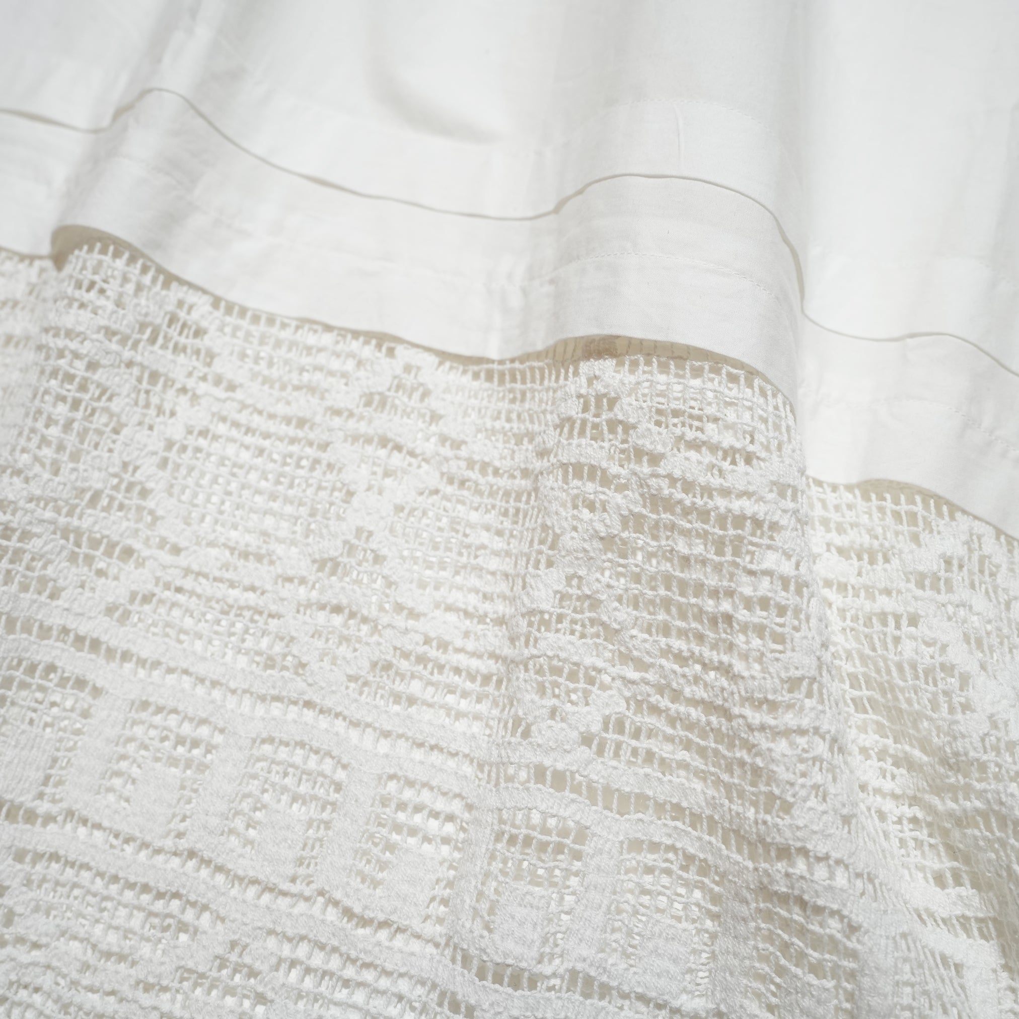 GEOMETRIC LACE JOINT DRESS – White | SARAMALLIKA