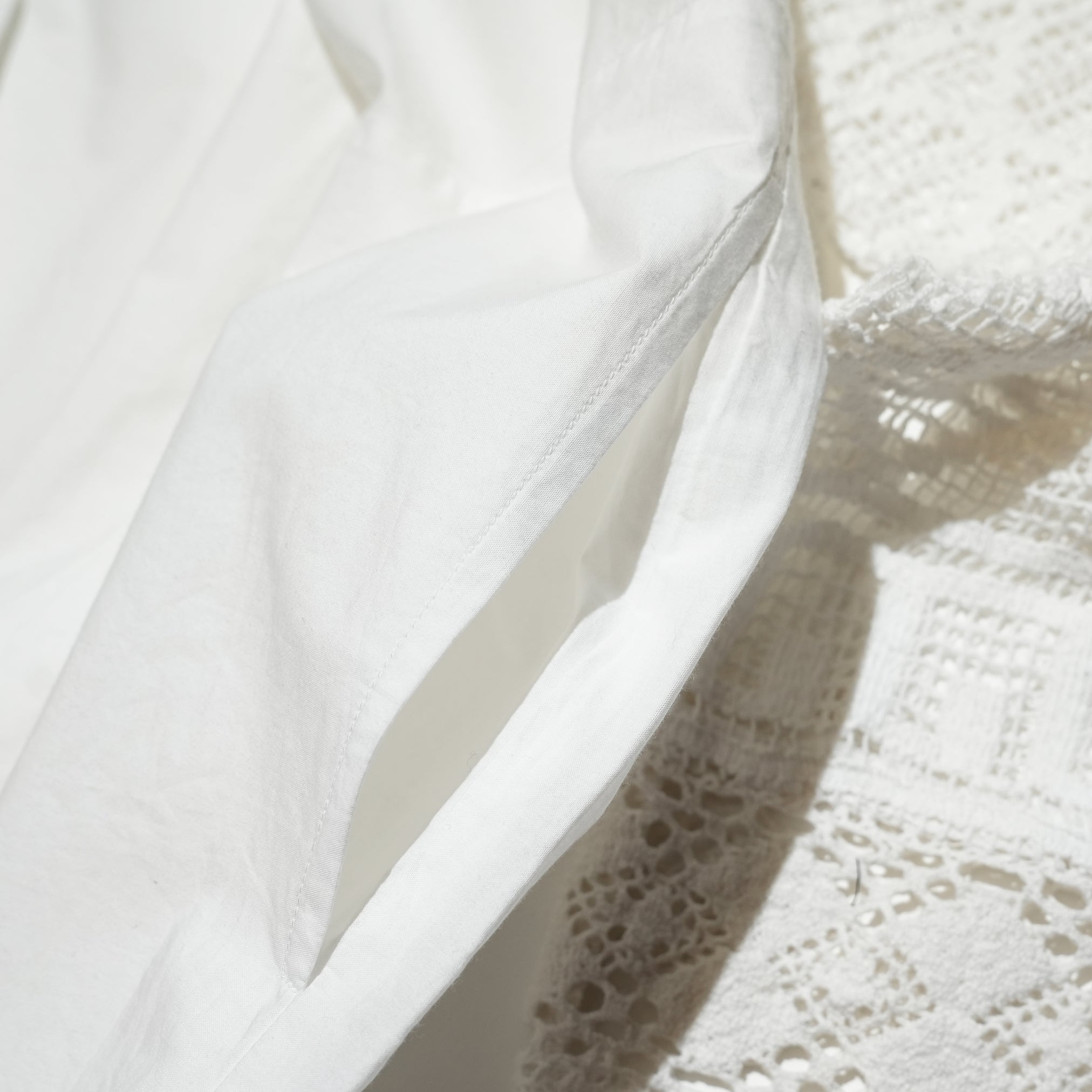 GEOMETRIC LACE JOINT DRESS – White | SARAMALLIKA