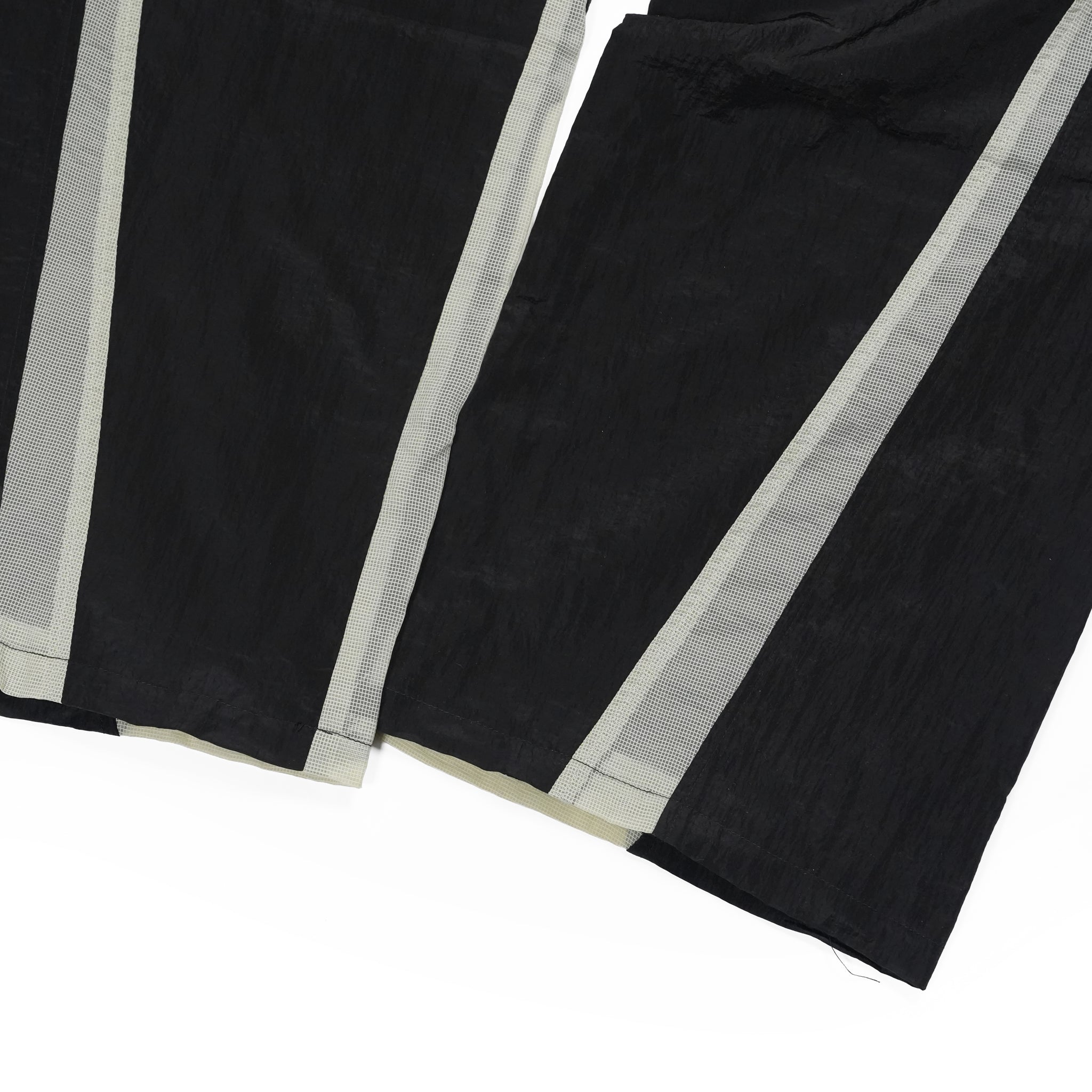 Curvy nylon pants – Black | PLATEAU STUDIO