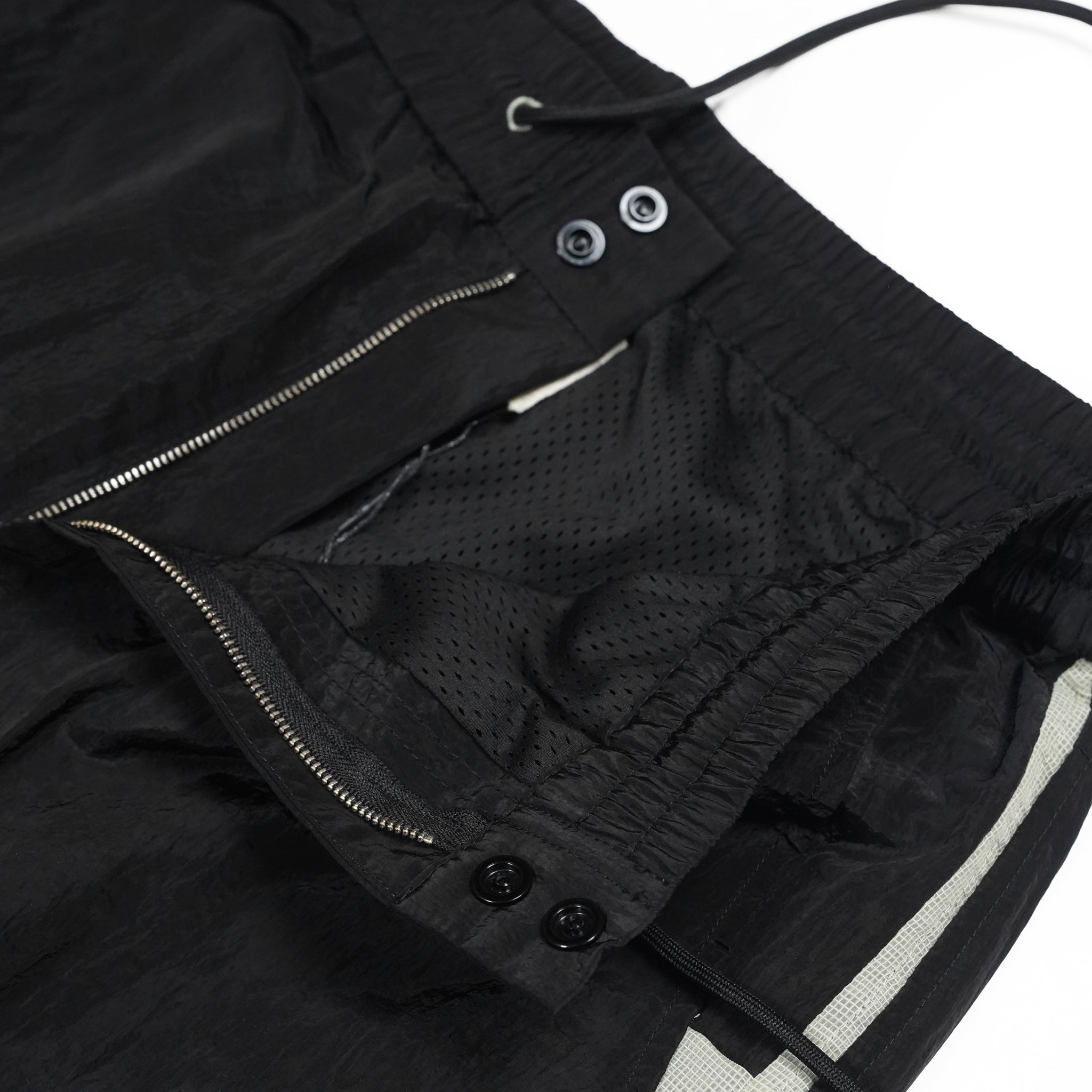 Curvy nylon pants – Black | PLATEAU STUDIO