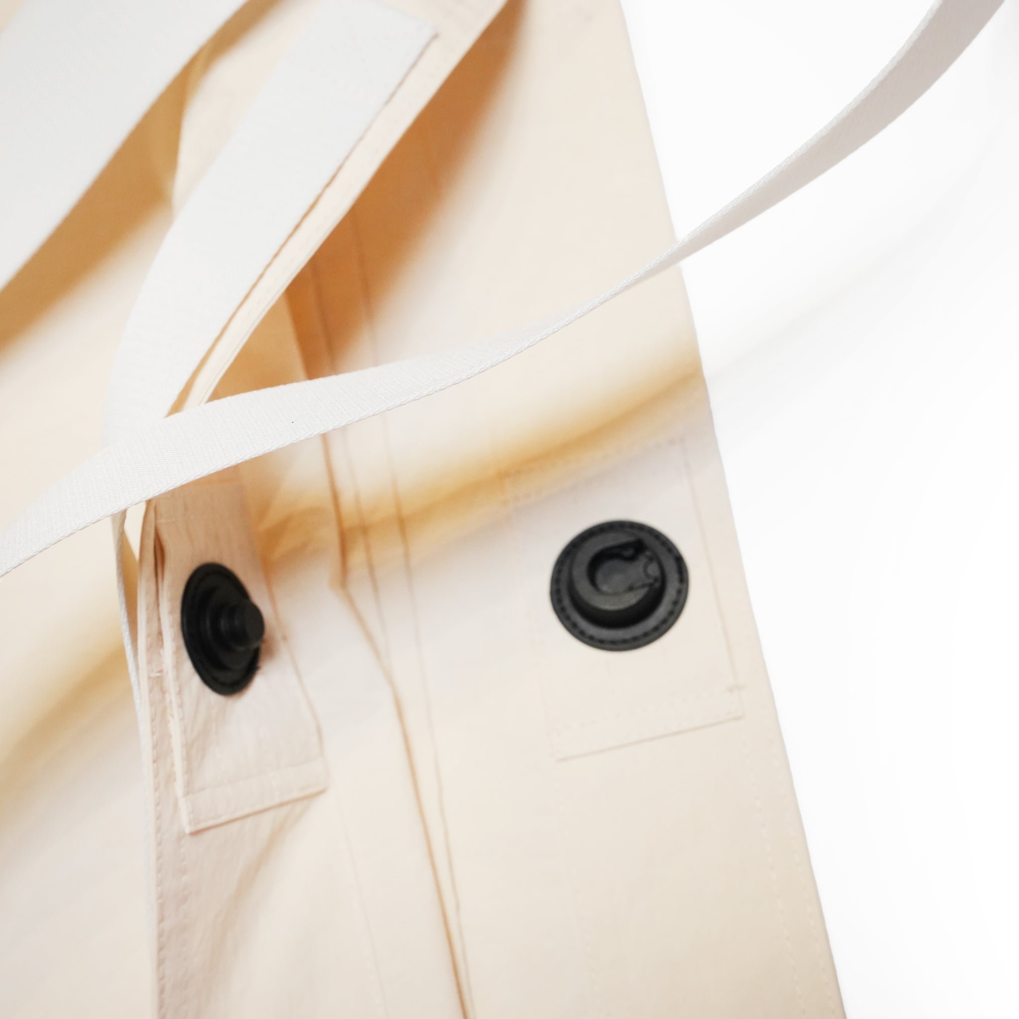 261 – Off White | UNTRACE