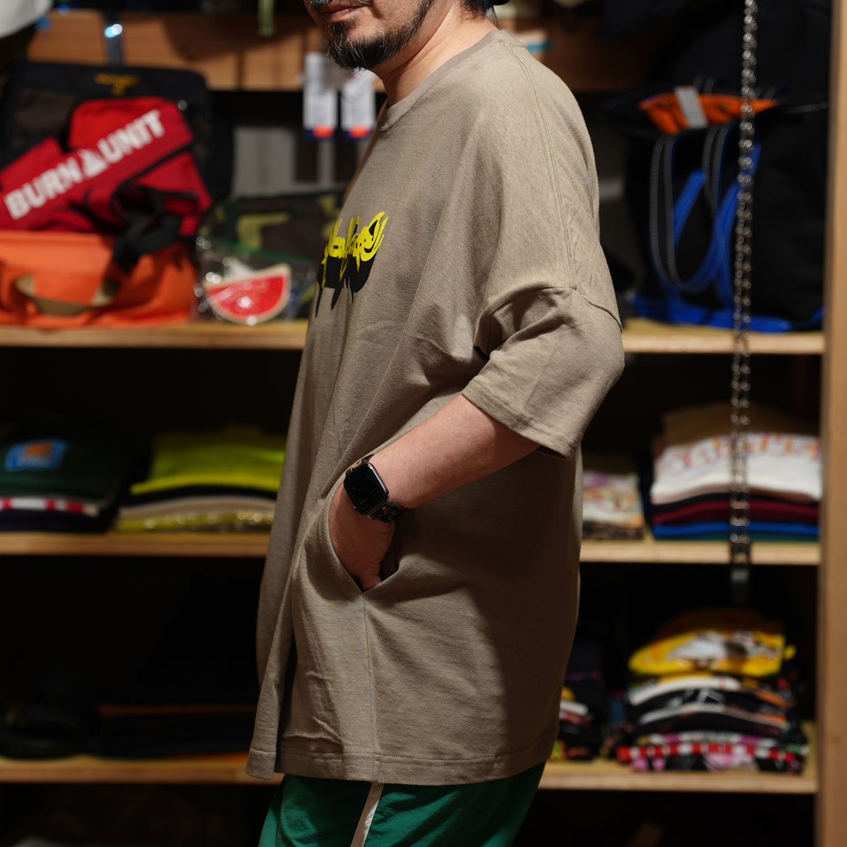 ARABIC L&P Tee – Khaki | STOF