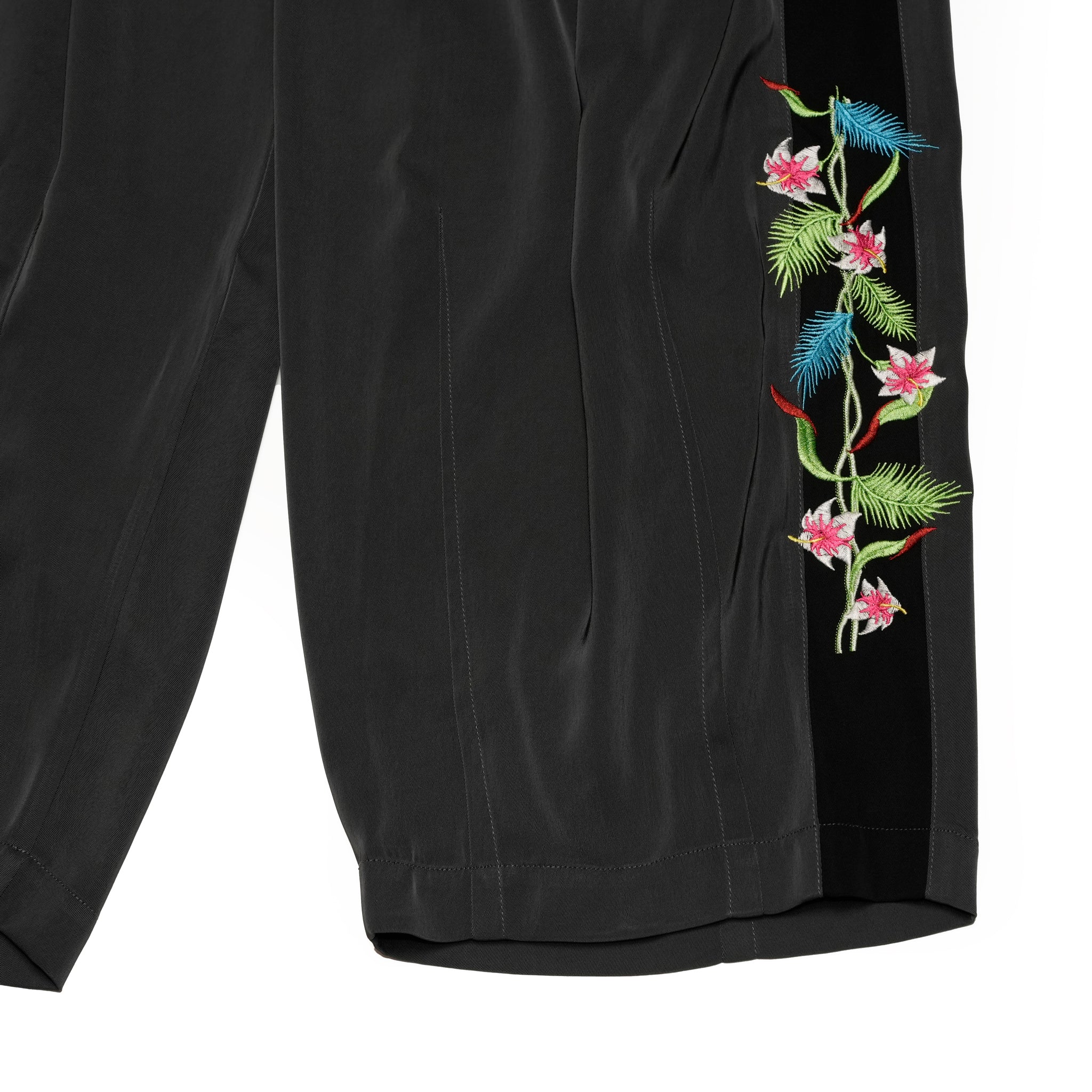 Hibiscus embroidery line wide tapered pants – Greige/Charcoal | EFFECTEN