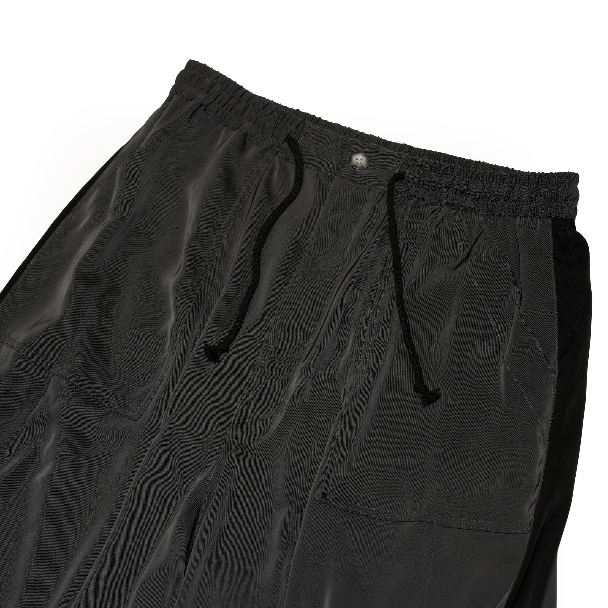 Hibiscus embroidery line wide tapered pants – Greige/Charcoal | EFFECTEN