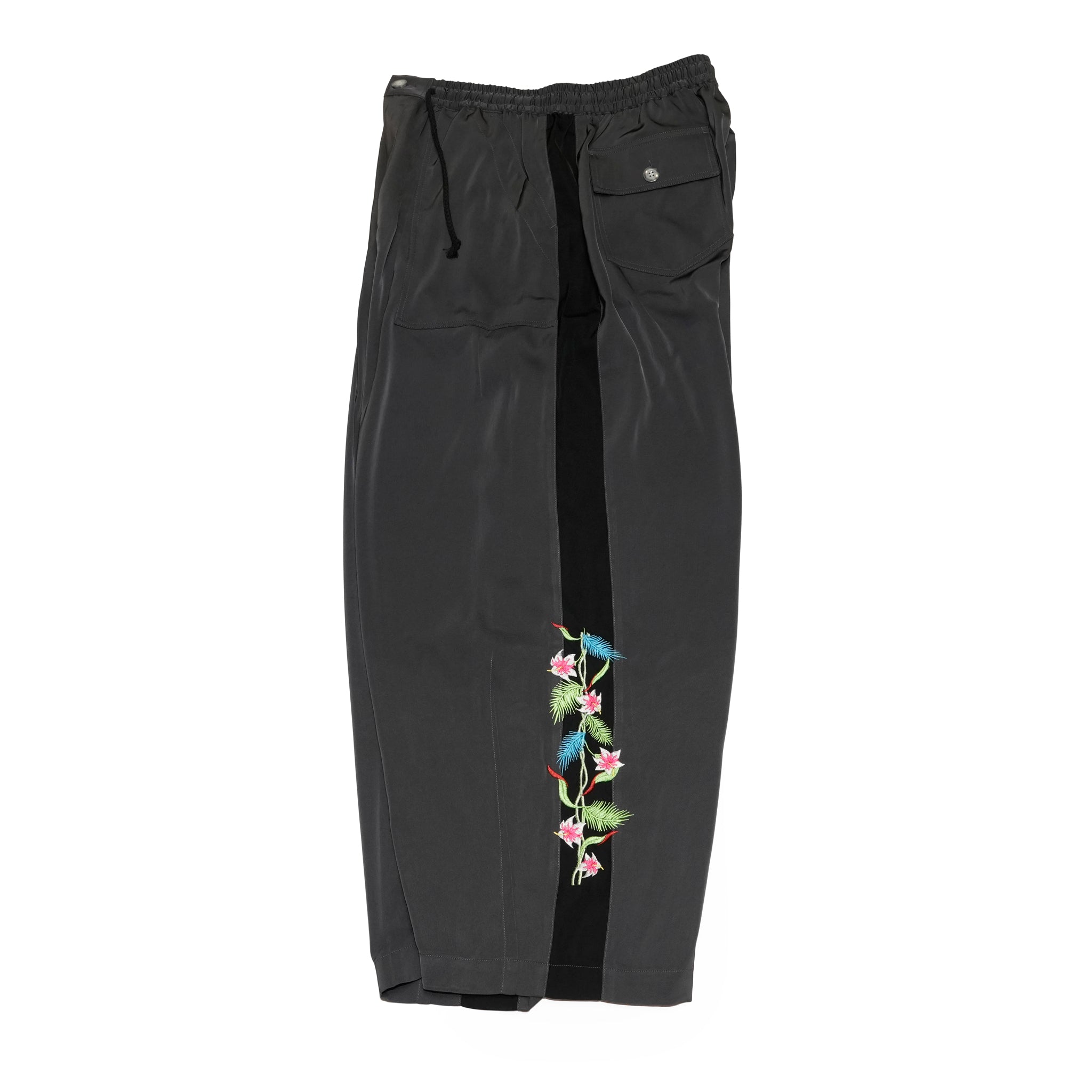 Hibiscus embroidery line wide tapered pants – Greige/Charcoal | EFFECTEN