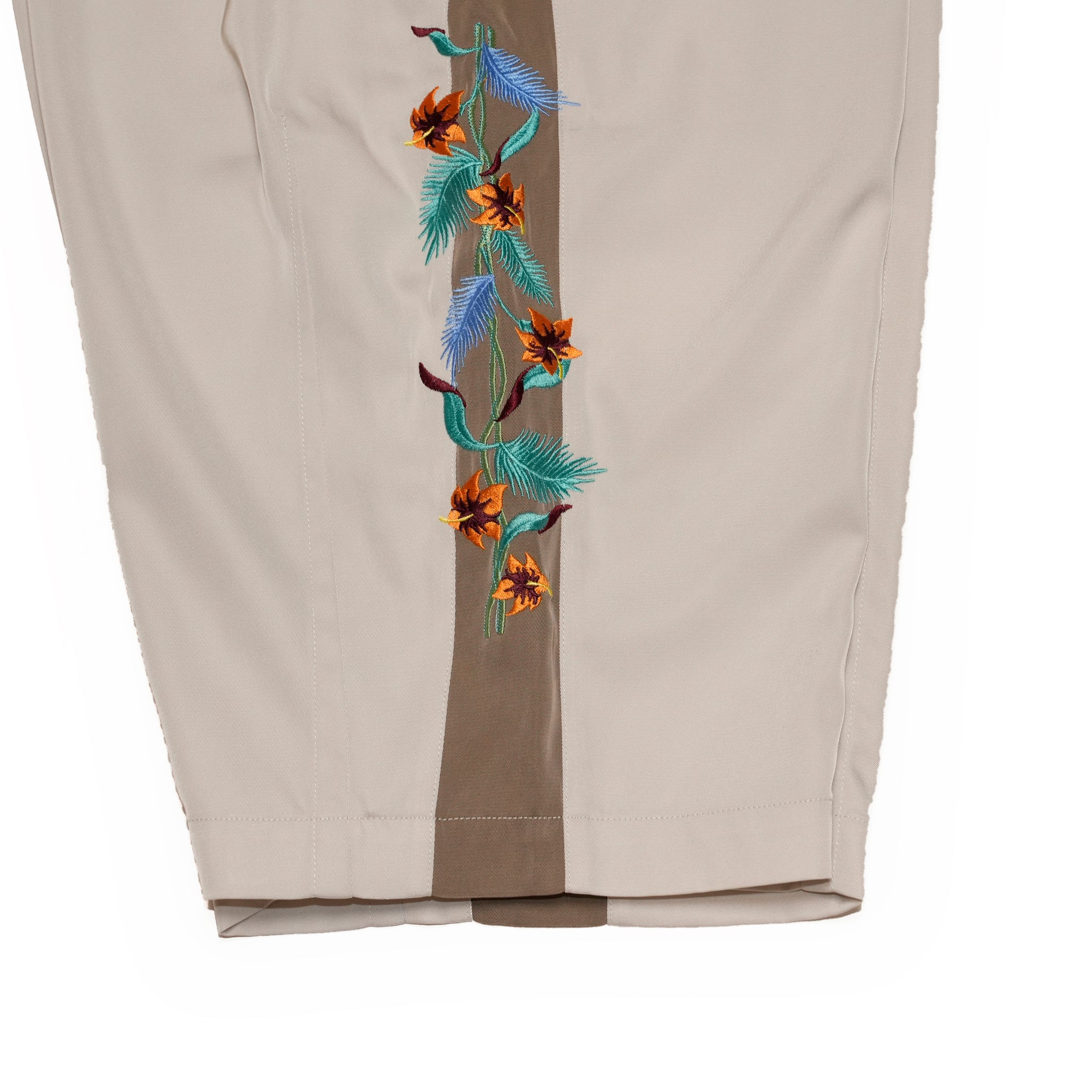 Hibiscus embroidery line wide tapered pants – Greige/Charcoal | EFFECTEN