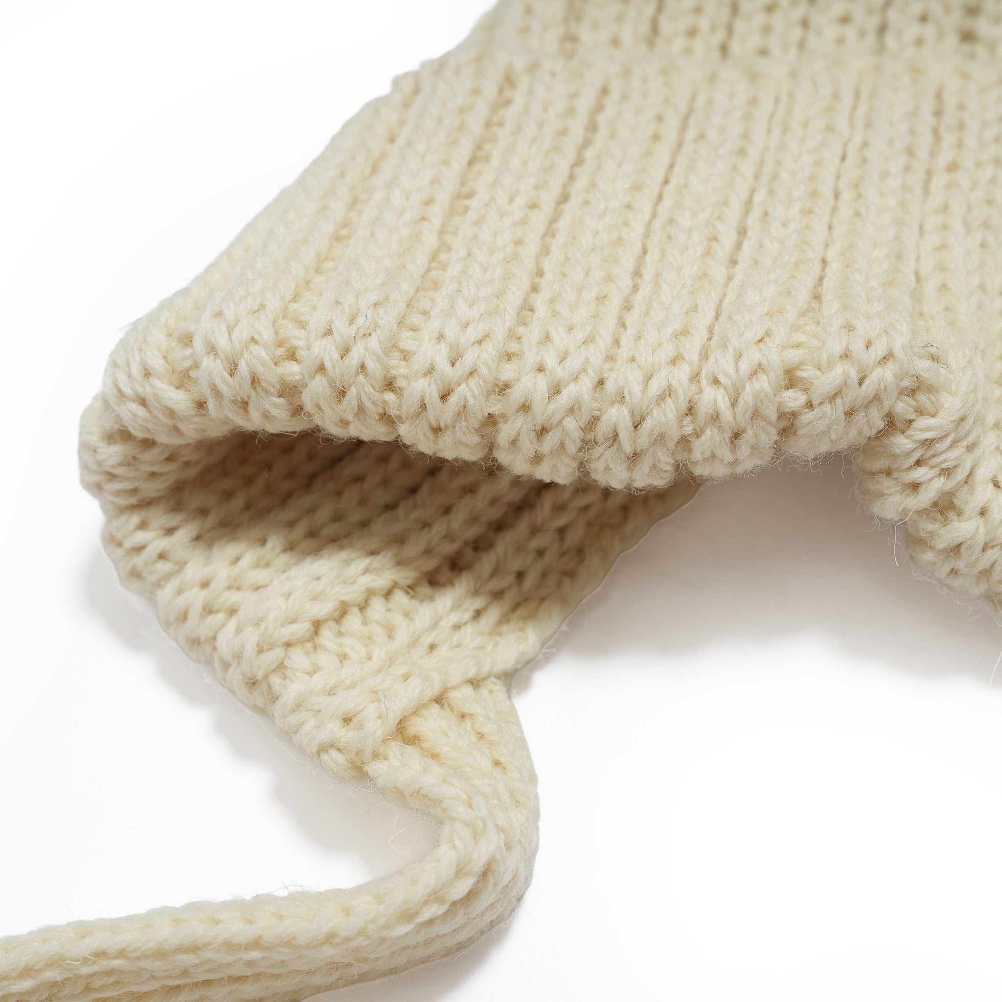 001 Bonnet with 23cm Tassles – Pure Aran | HIGHLAND2000【ネコポス選択可能】